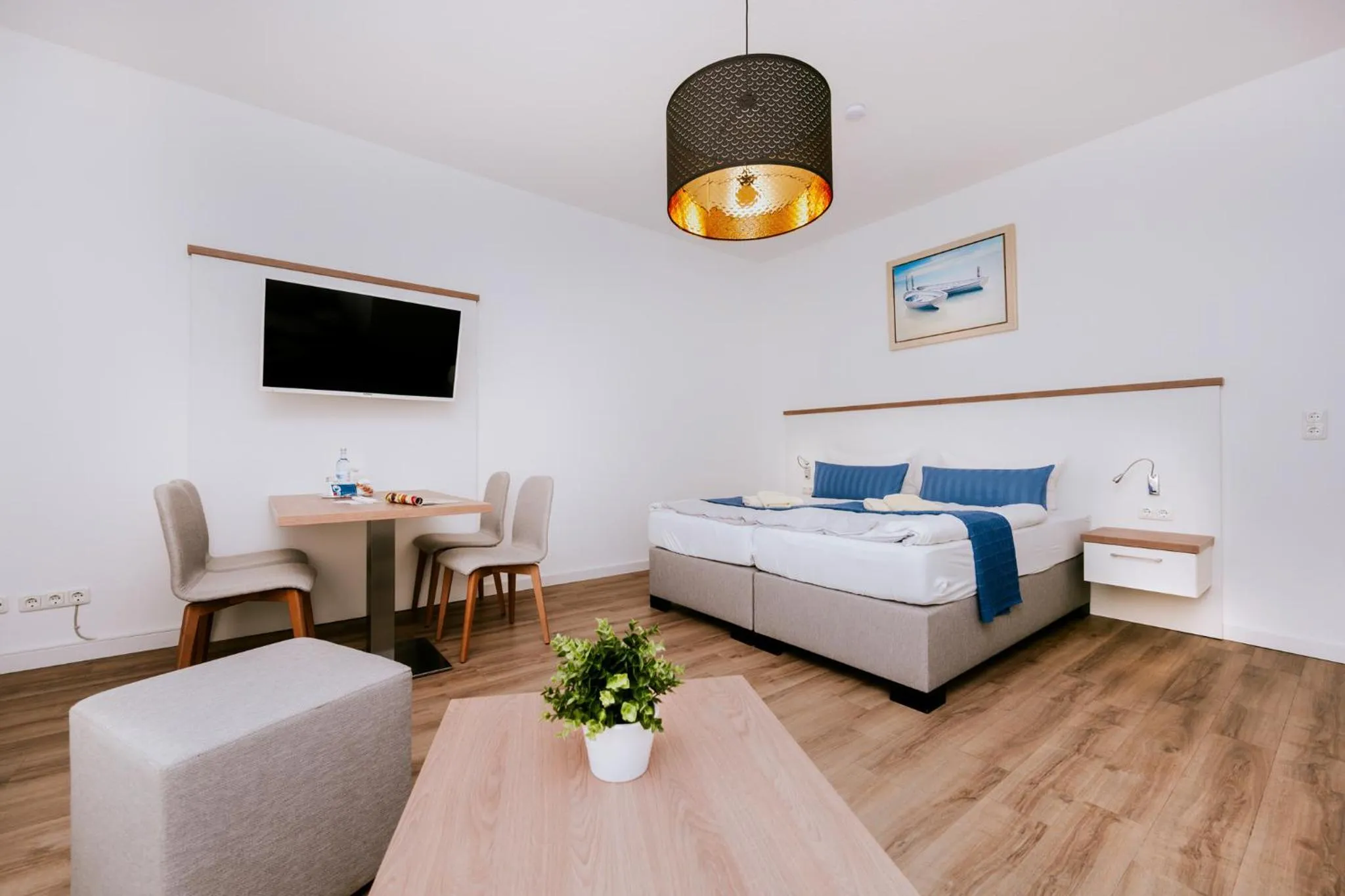 Bedroom, Bed in Hotel Zur Seemöwe