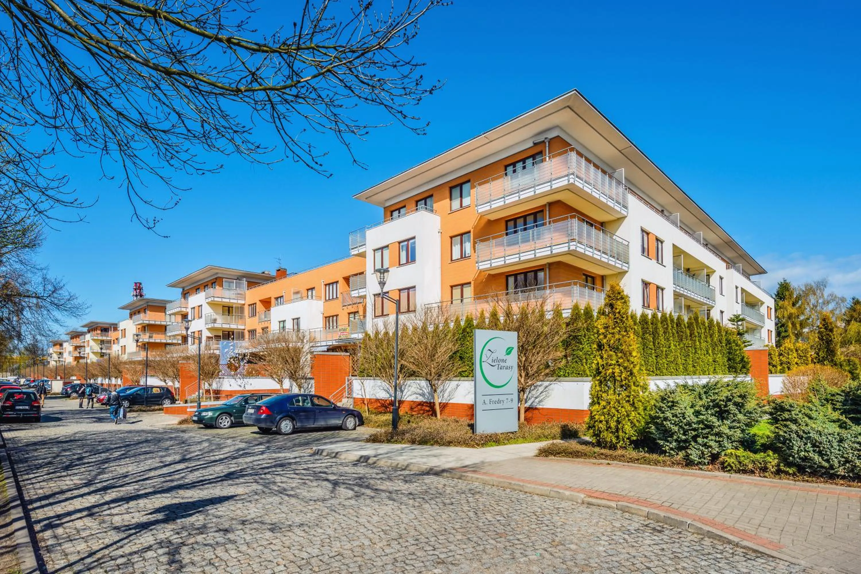 Property building in Zielone Tarasy, Sun & Snow