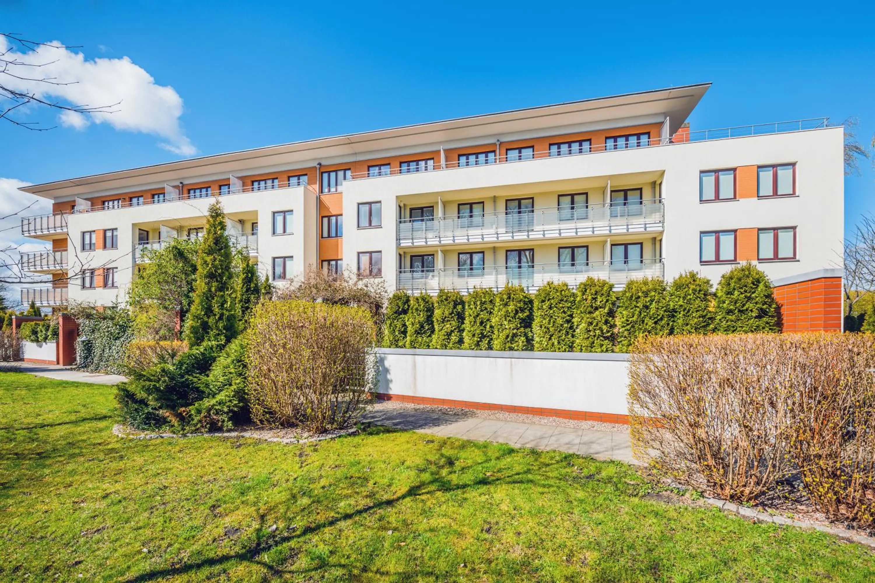 Property building in Zielone Tarasy, Sun & Snow