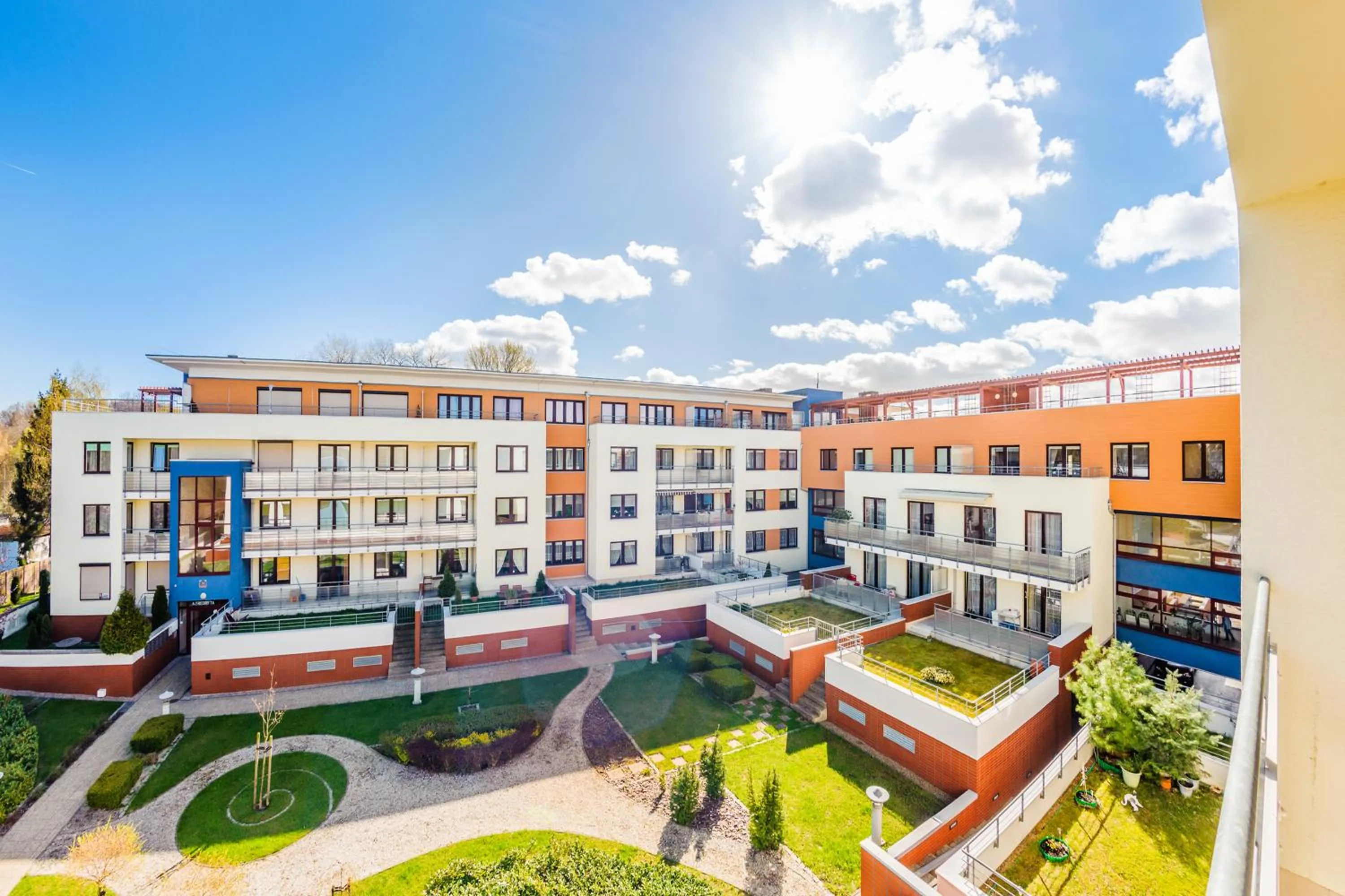 Property building in Zielone Tarasy, Sun & Snow
