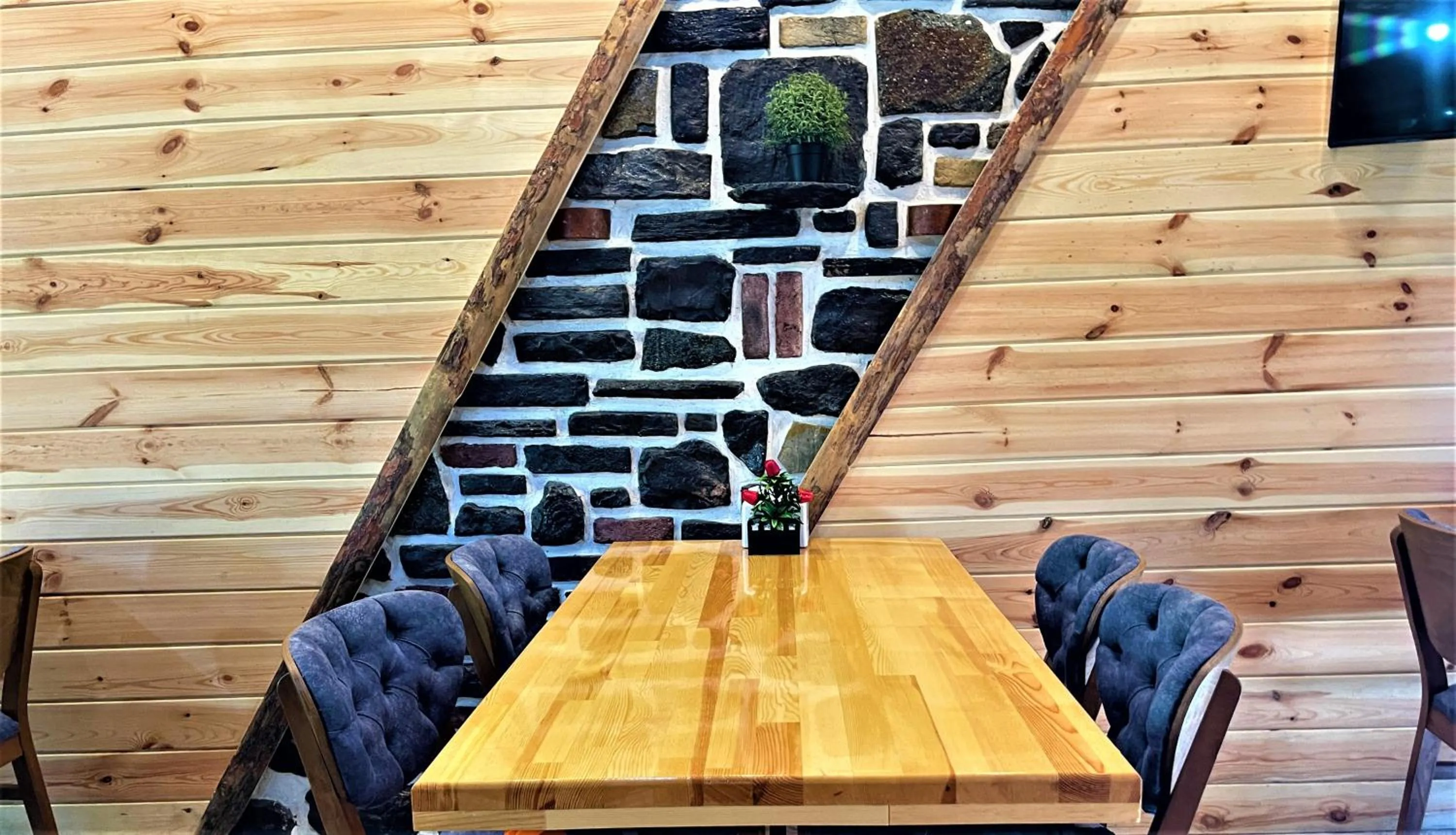 Restaurant/places to eat in Mezrasuit Bungalov