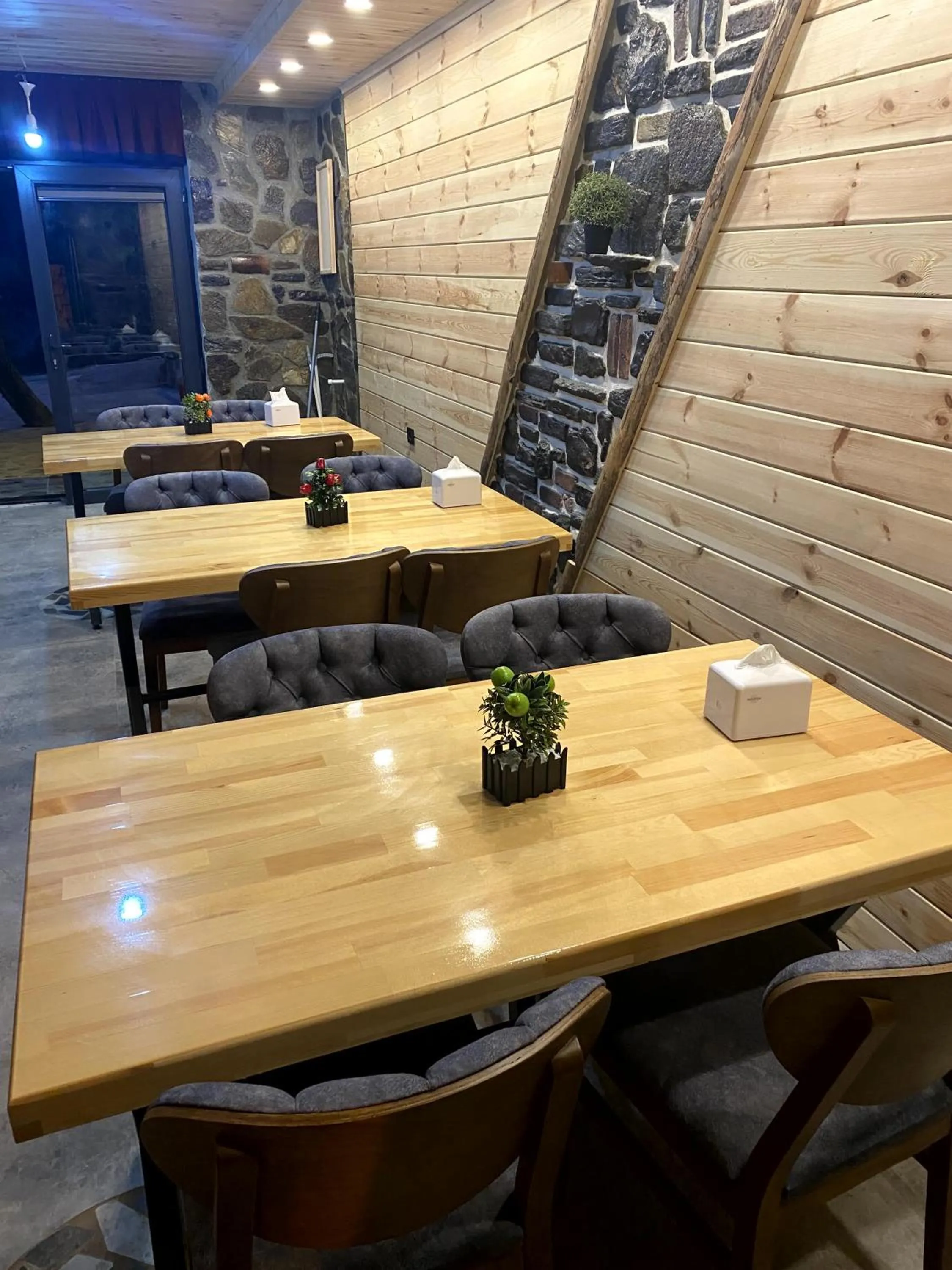 Restaurant/places to eat in Mezrasuit Bungalov