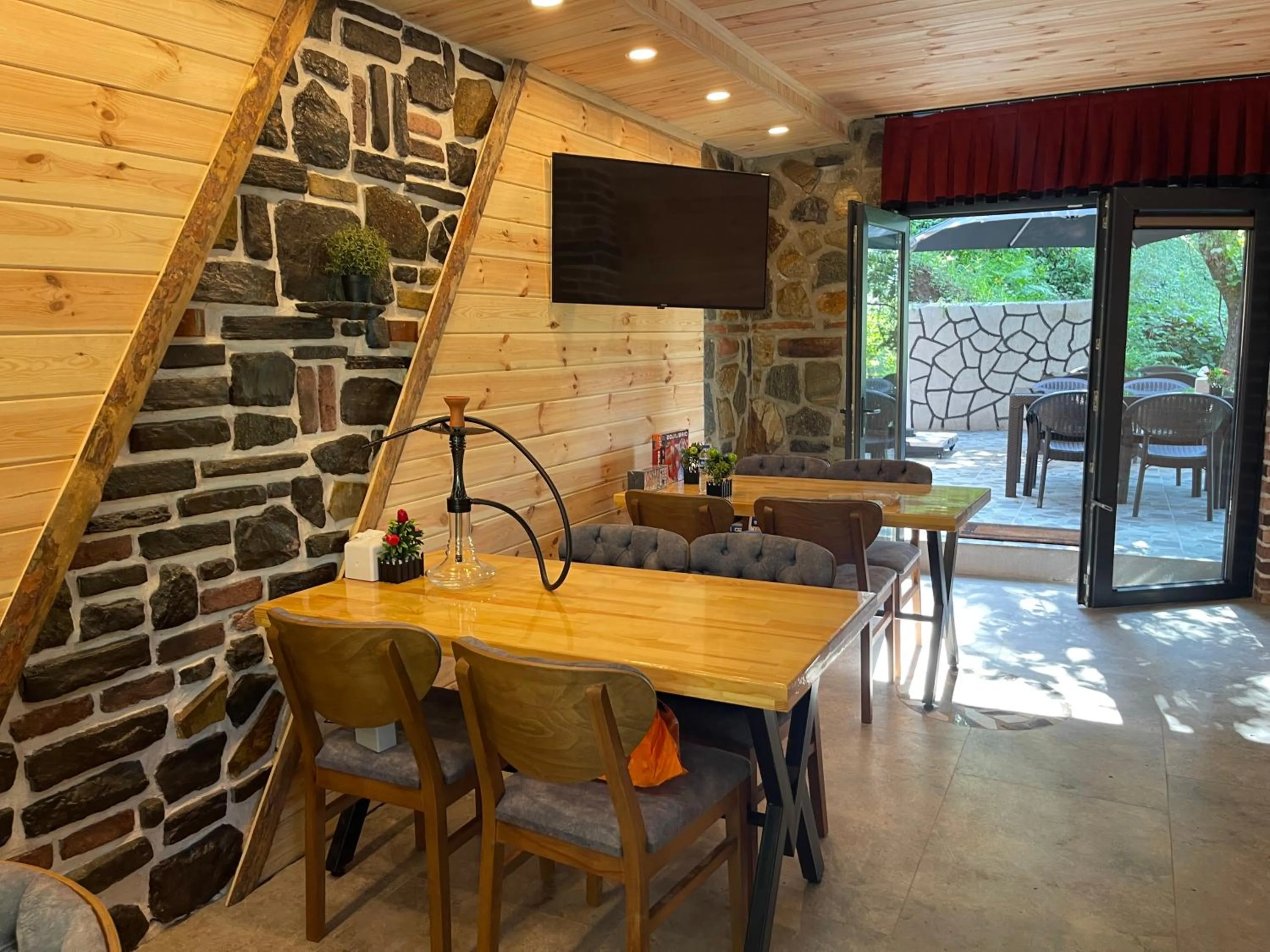 Dining area in Mezrasuit Bungalov