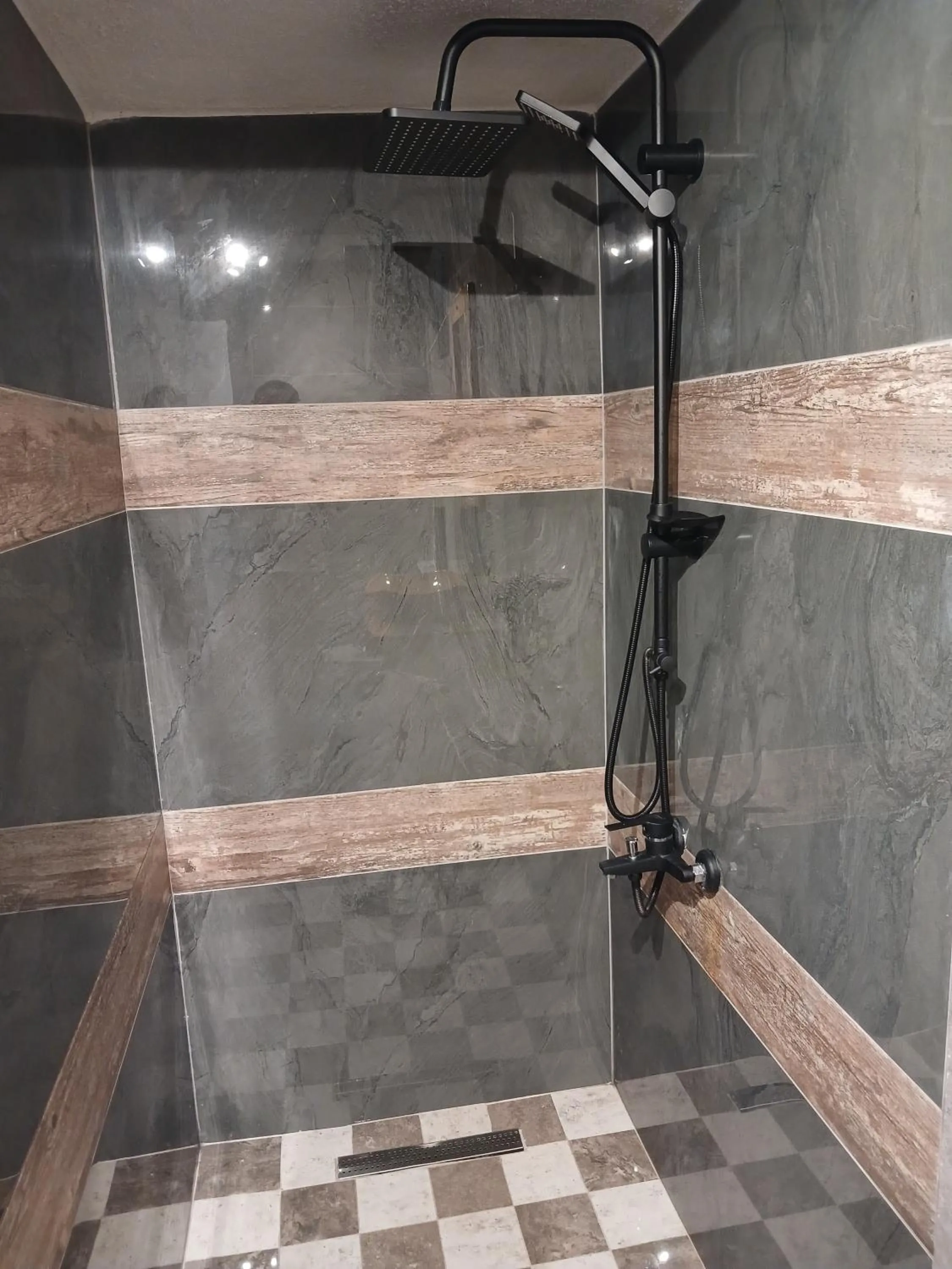 Shower in Mezrasuit Bungalov