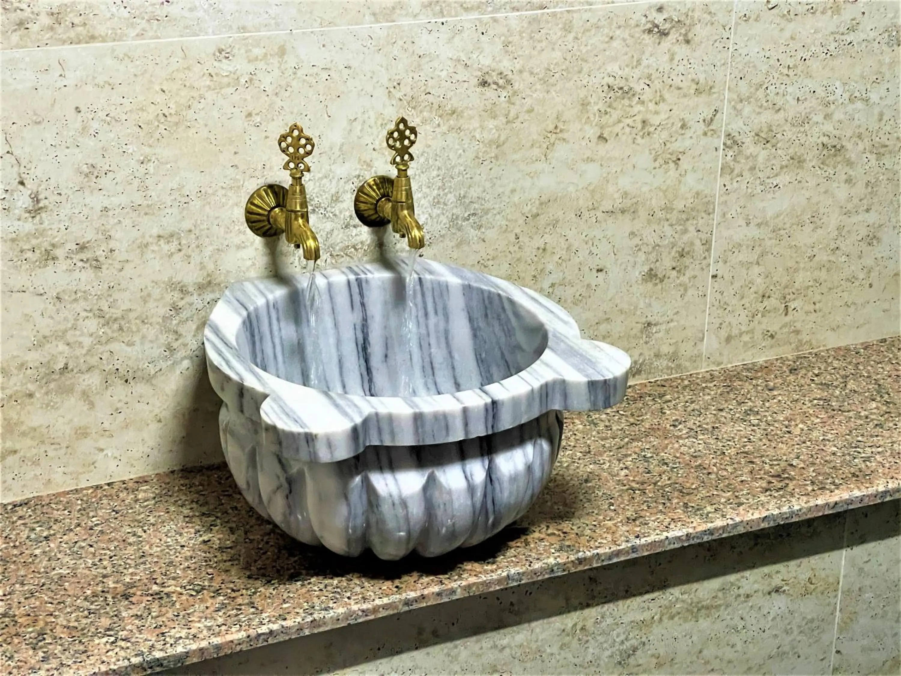 Public Bath in Mezrasuit Bungalov