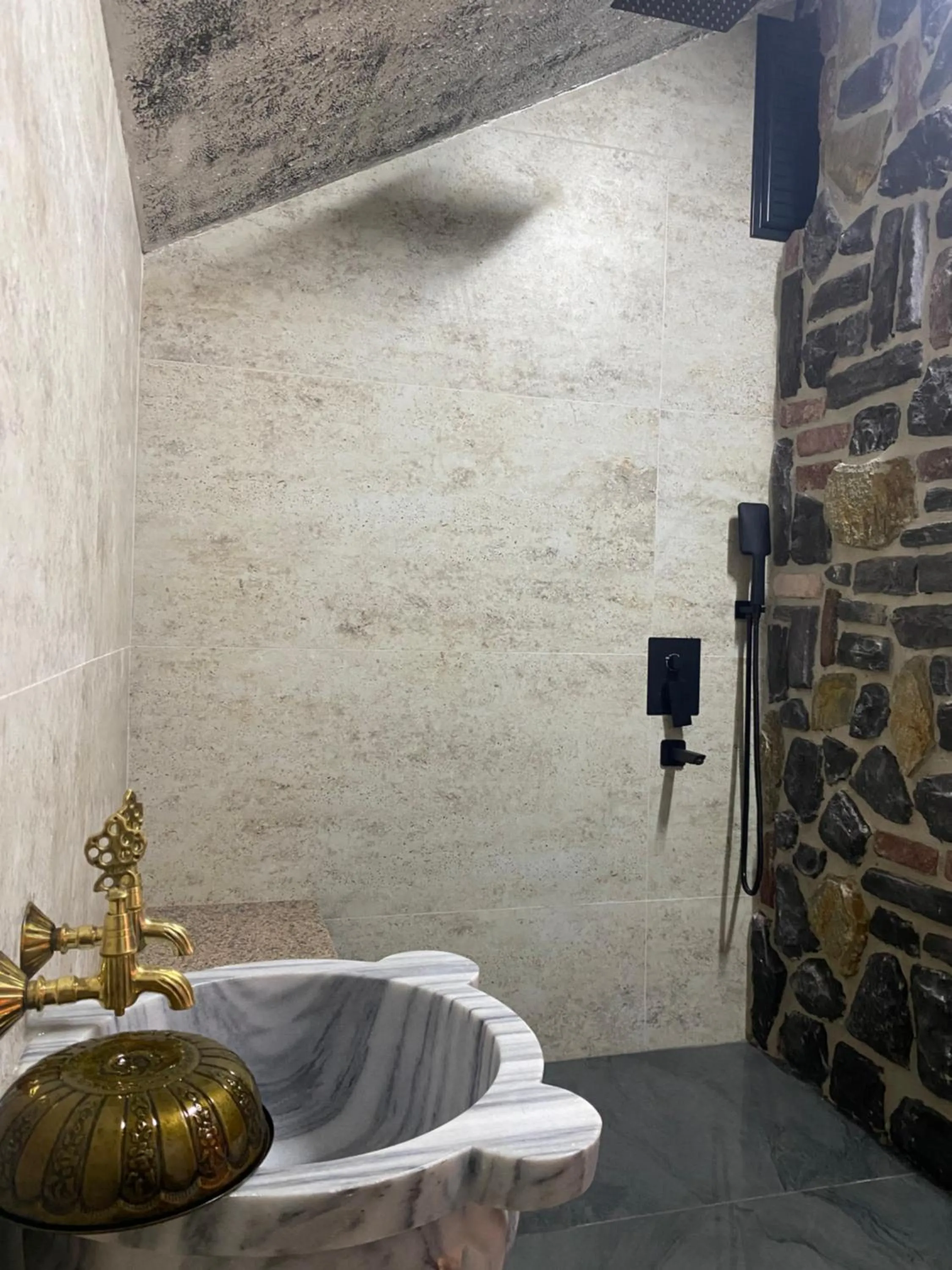 Public Bath in Mezrasuit Bungalov