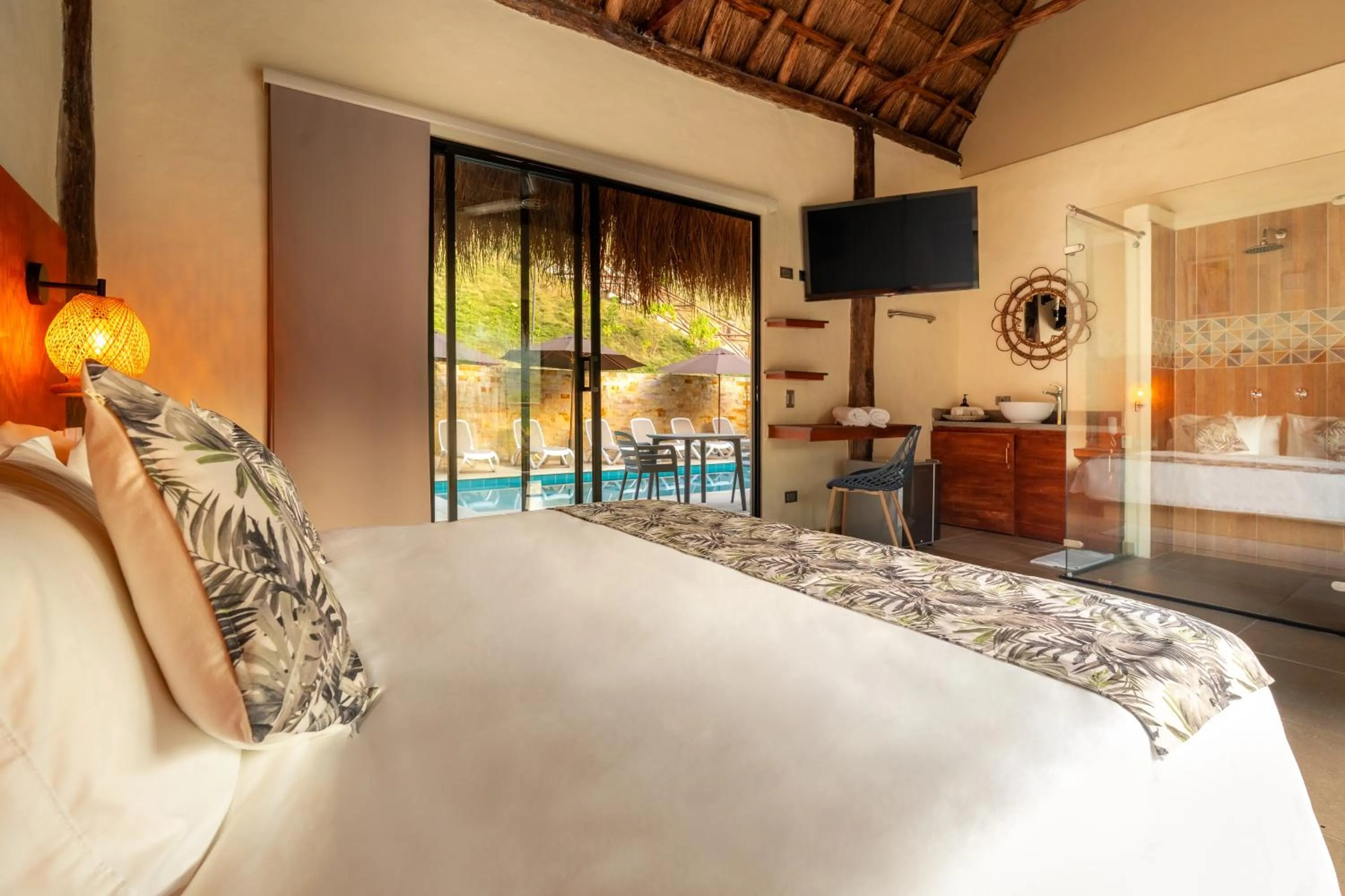 Swimming pool, Bed in Hotel Alto de Pajas Boutique by H&R