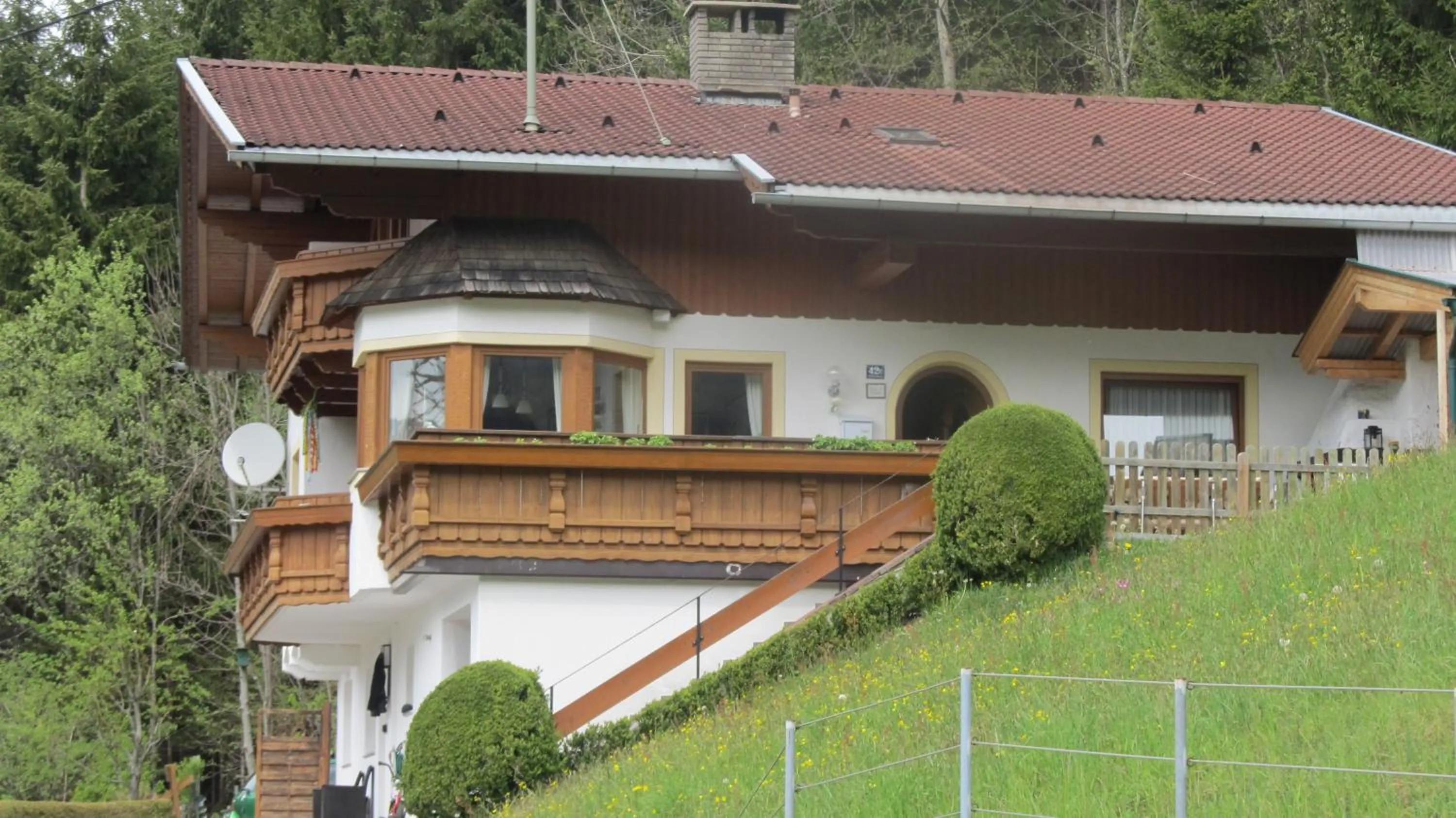 Property building in Hauser's Ferienwohnungen