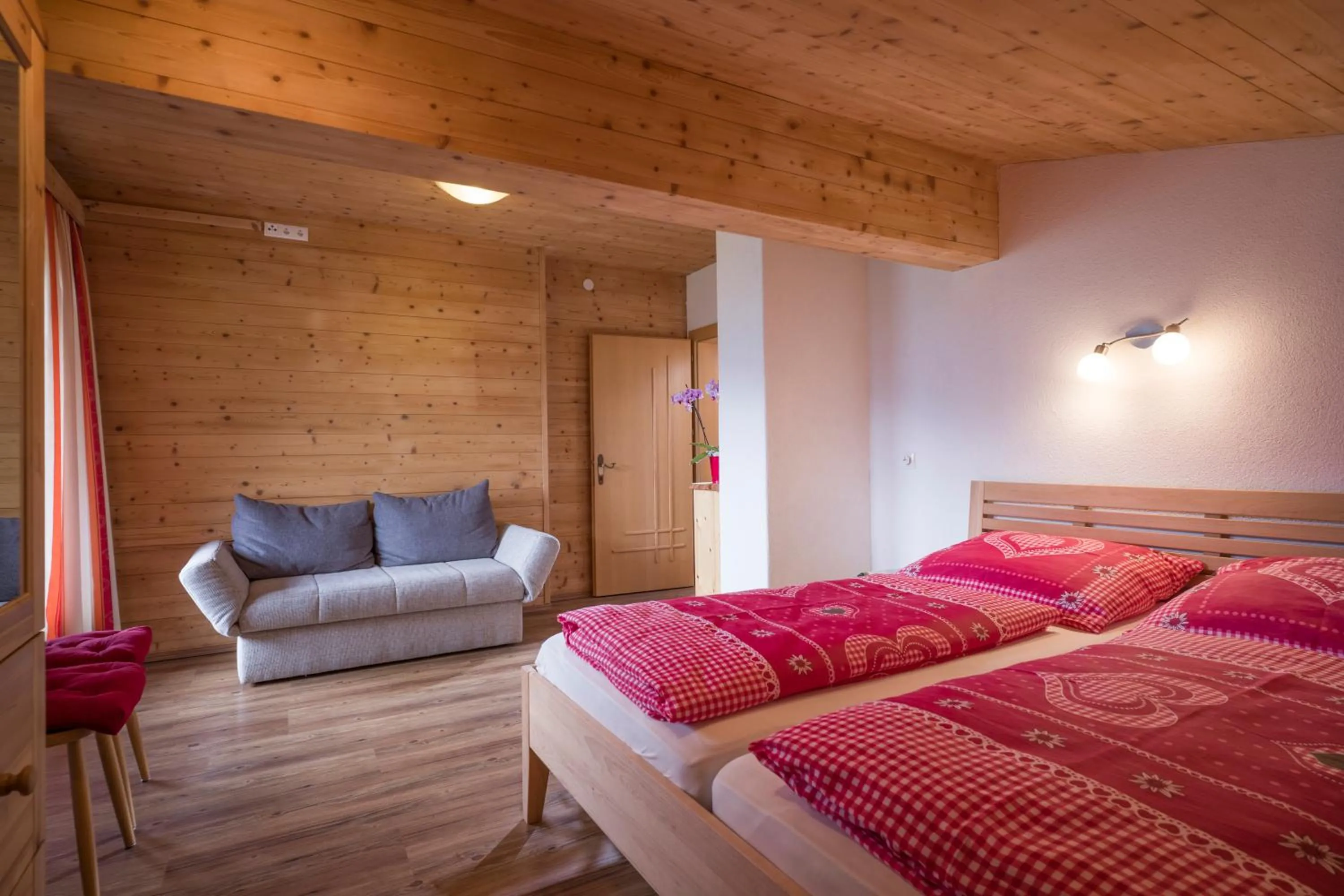 Bed in Hauser's Ferienwohnungen