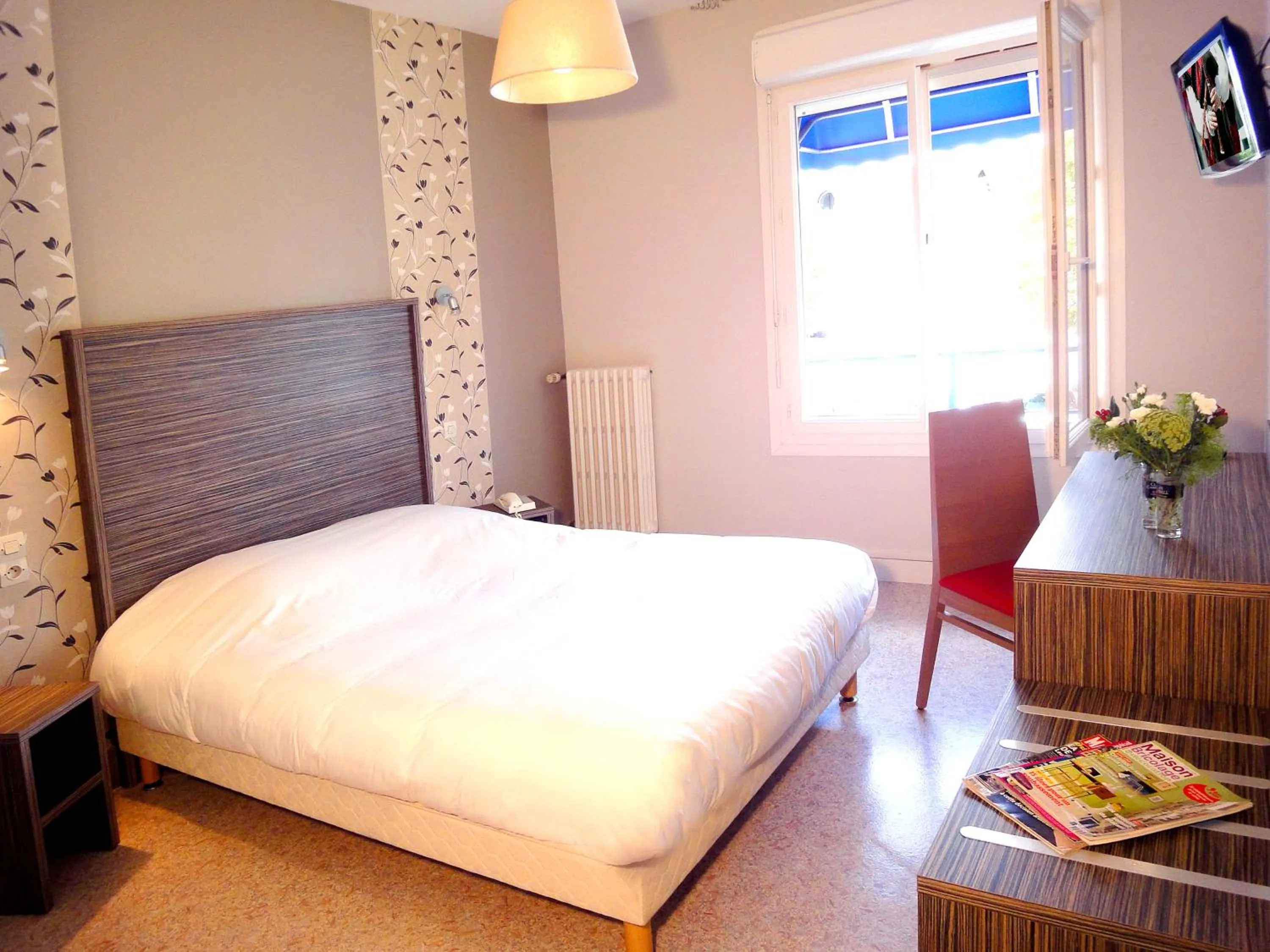 TV and multimedia, Bed in Hotel les Pecheurs