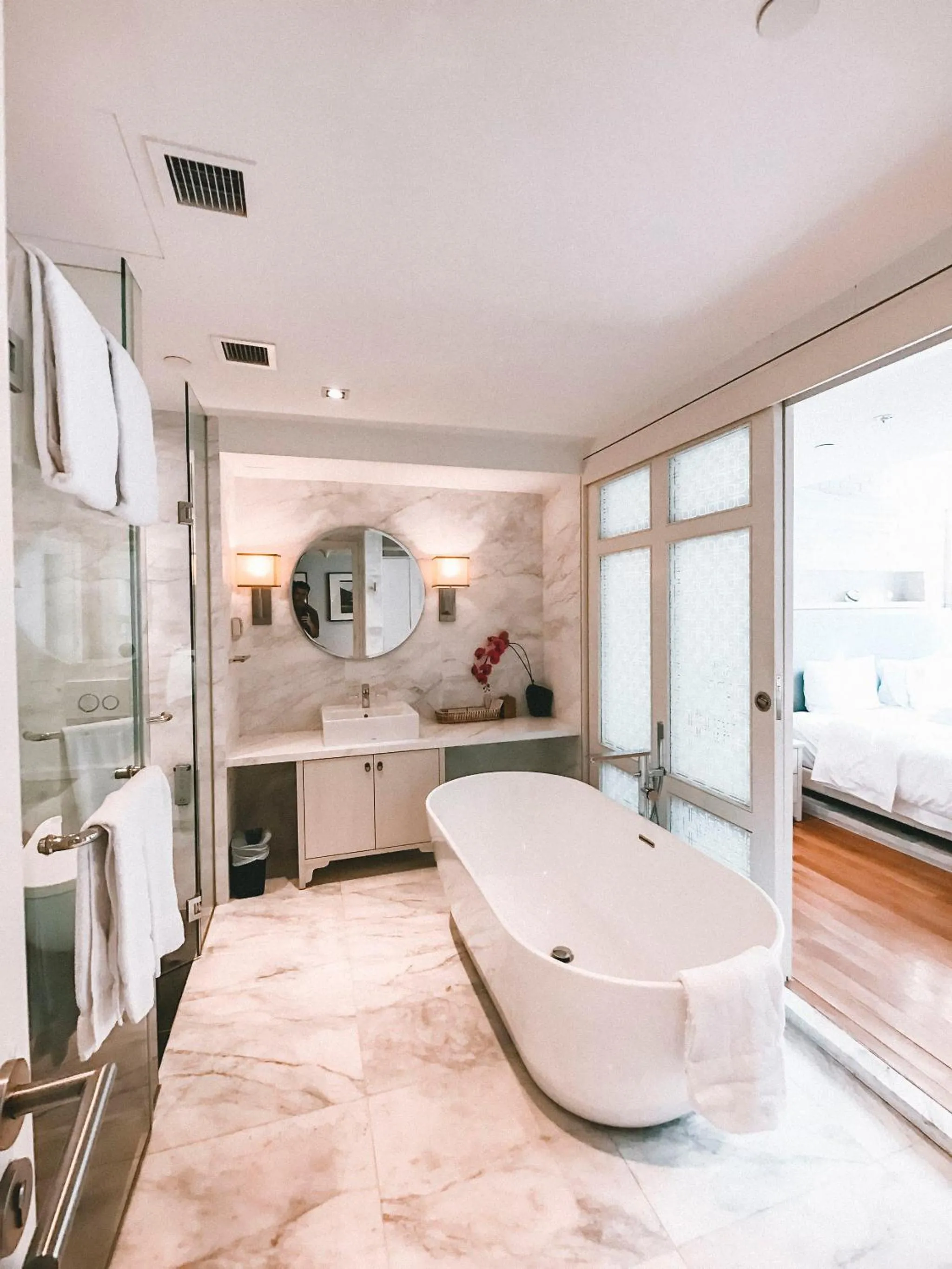 Shower in Hotel NuVe Heritage