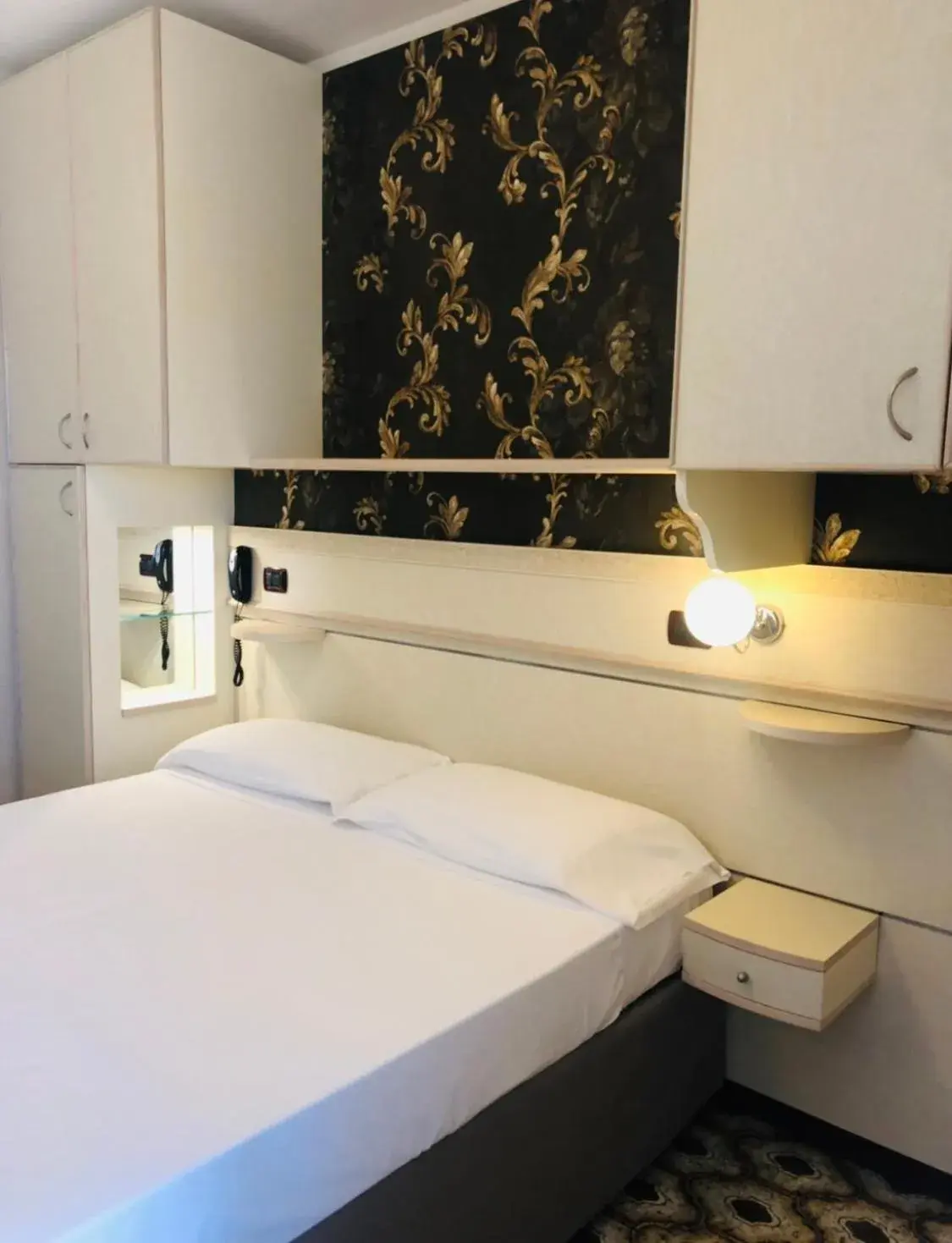 Double Room with Side Sea View in Hotel Flamingo Double Room with Side Sea View in Hotel Flamingo