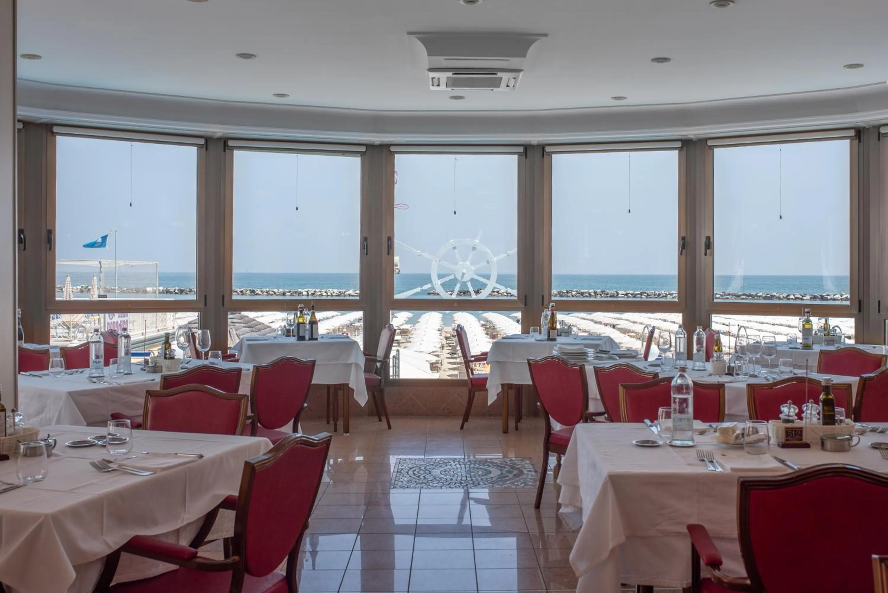 Restaurant/places to eat in Hotel Flamingo