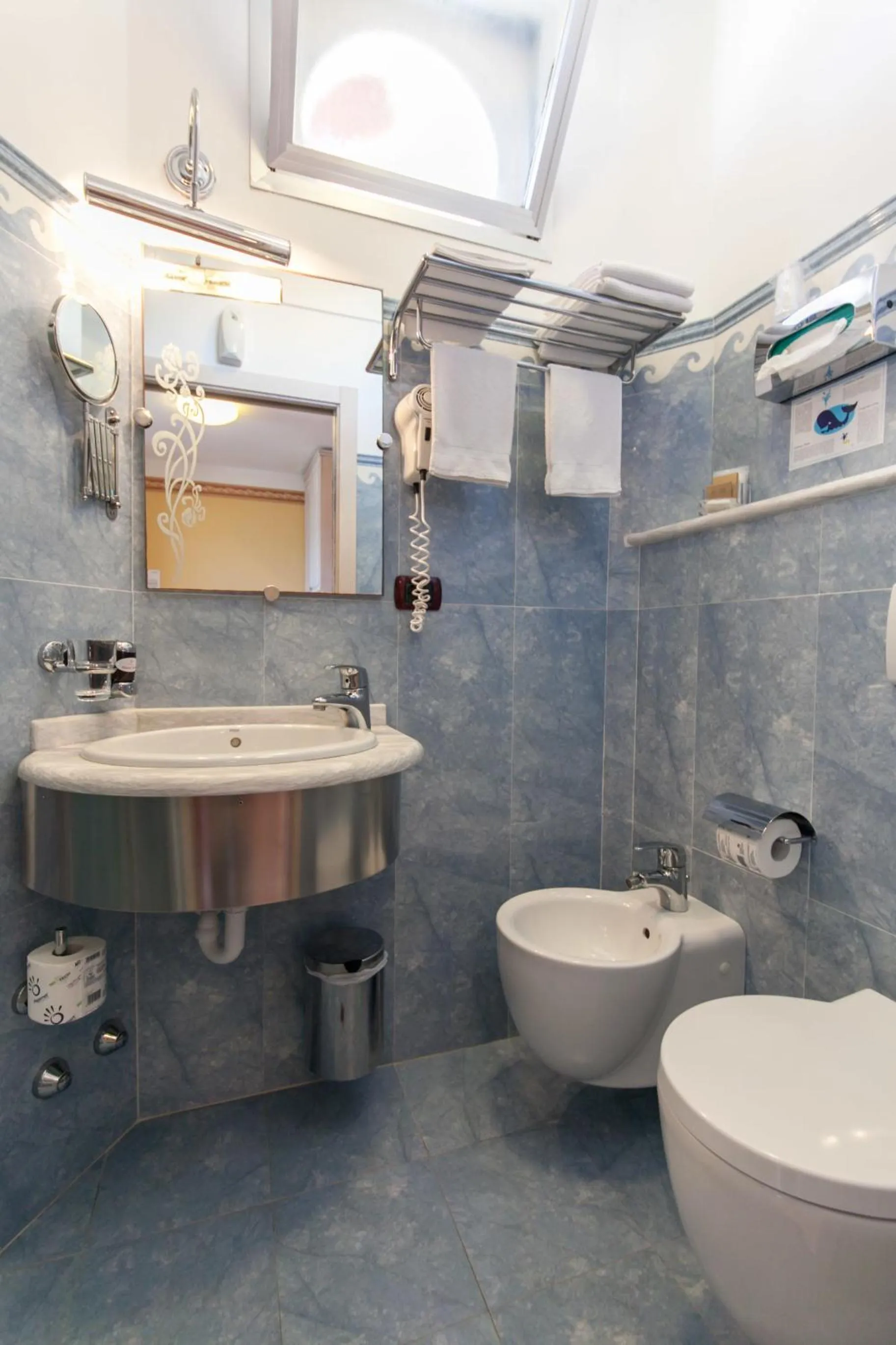 Toilet in Hotel Flamingo