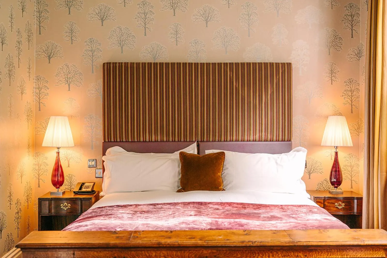 Bedroom, Bed in Lainston House