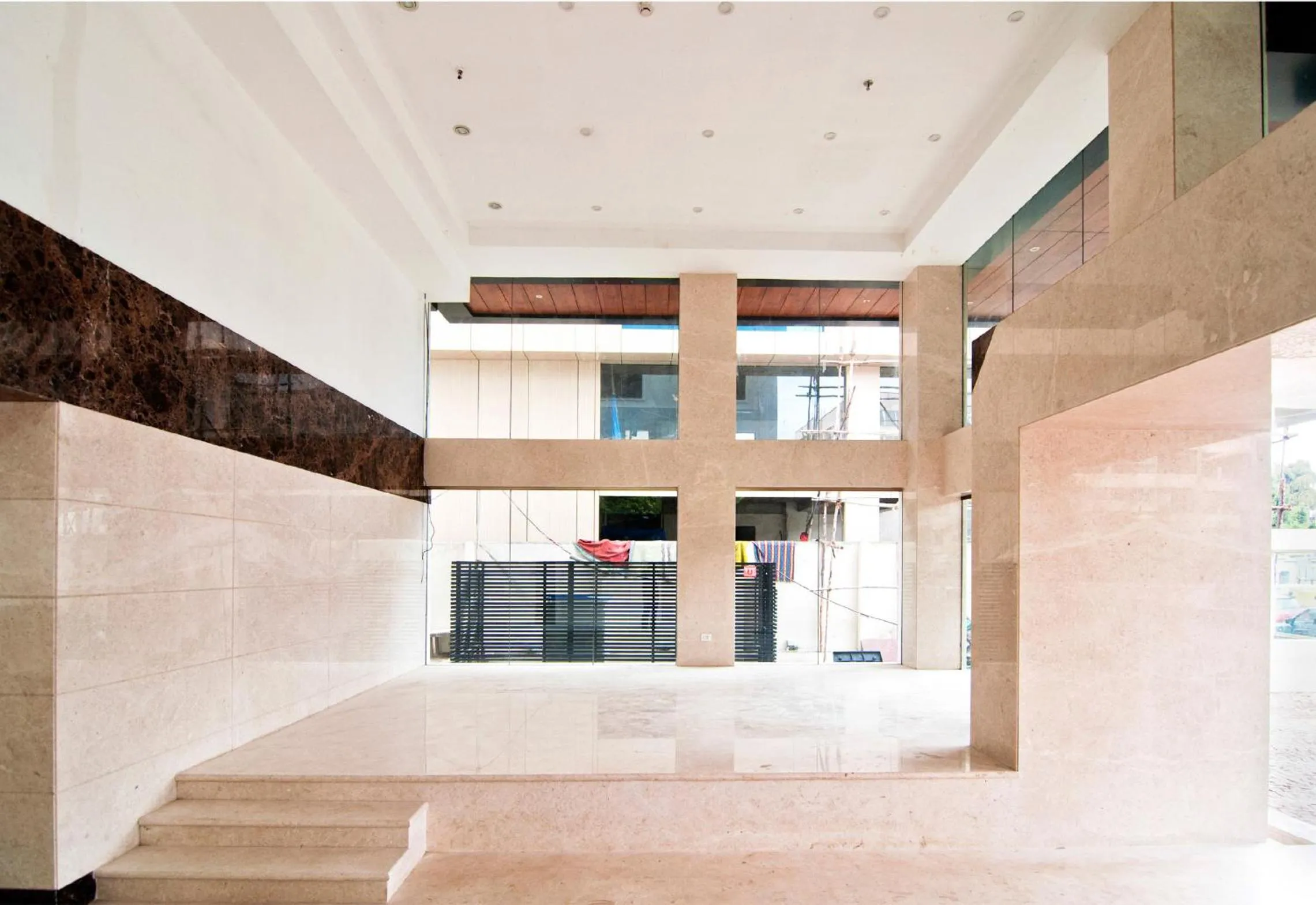 Area and facilities in The Cunningham Hotel Bangalore