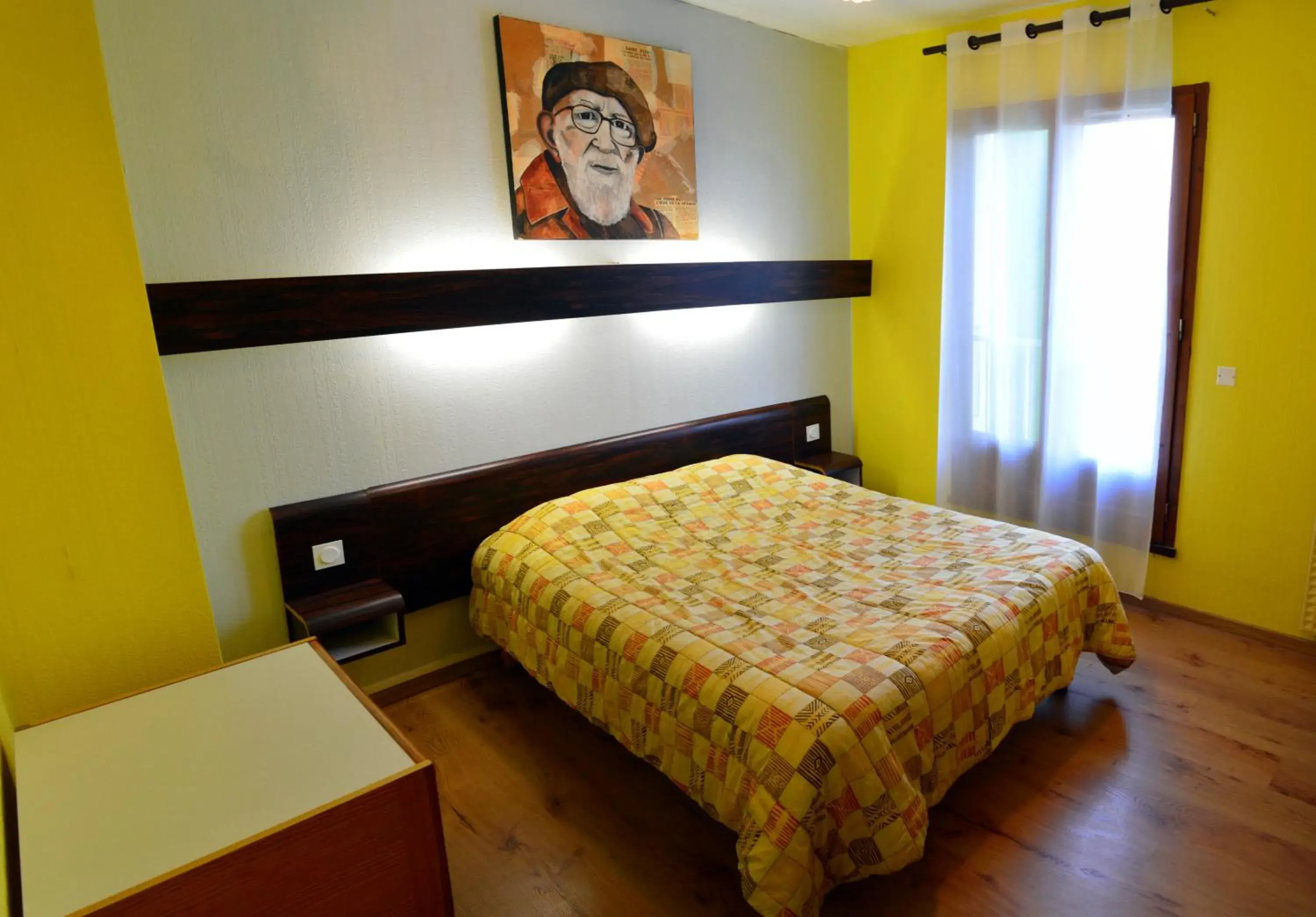 Double Room with Private Bathroom in Friendly Auberge Double Room with Private Bathroom in Friendly Auberge