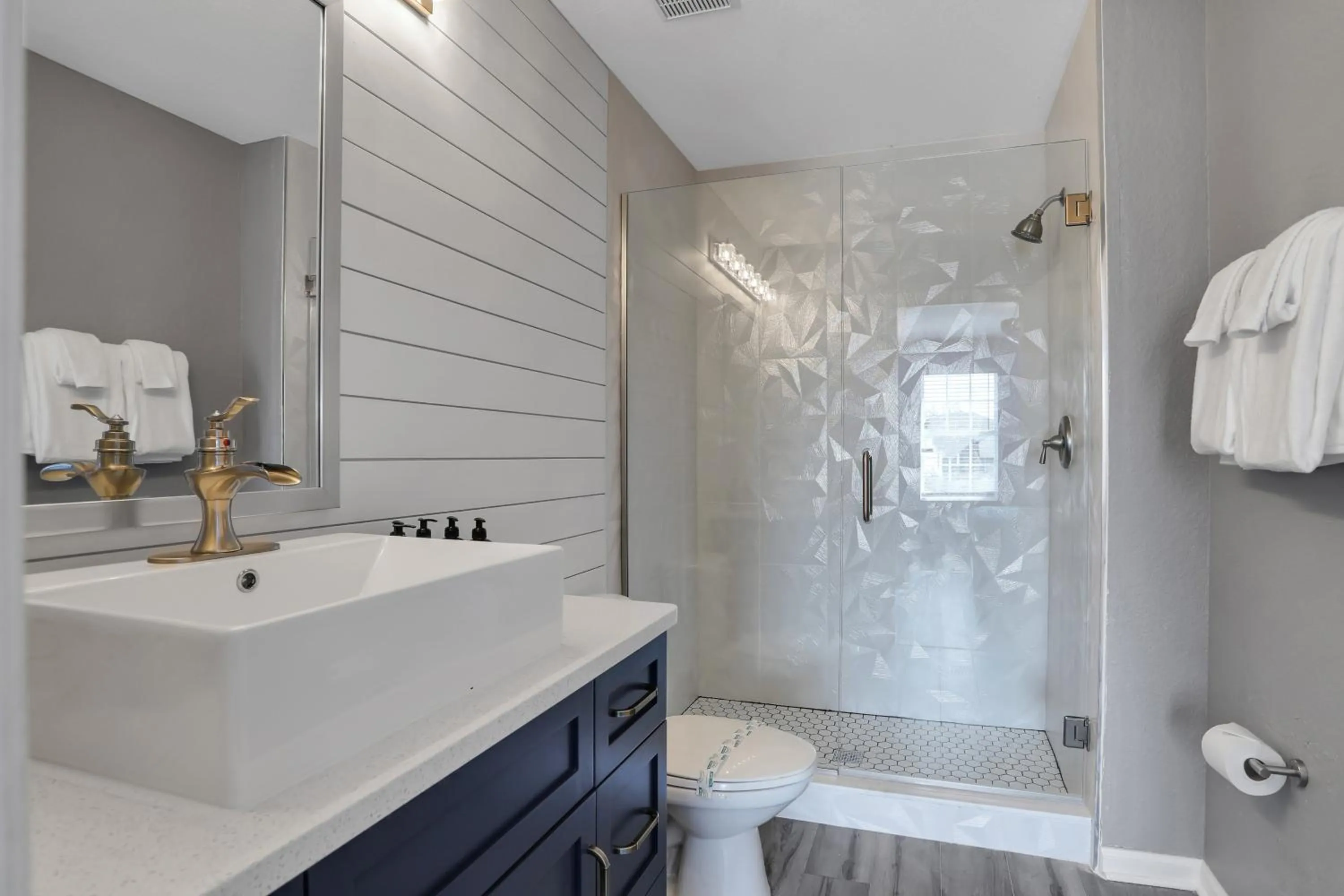 Themed Luxury 6BR Getaway with Resort Amenities