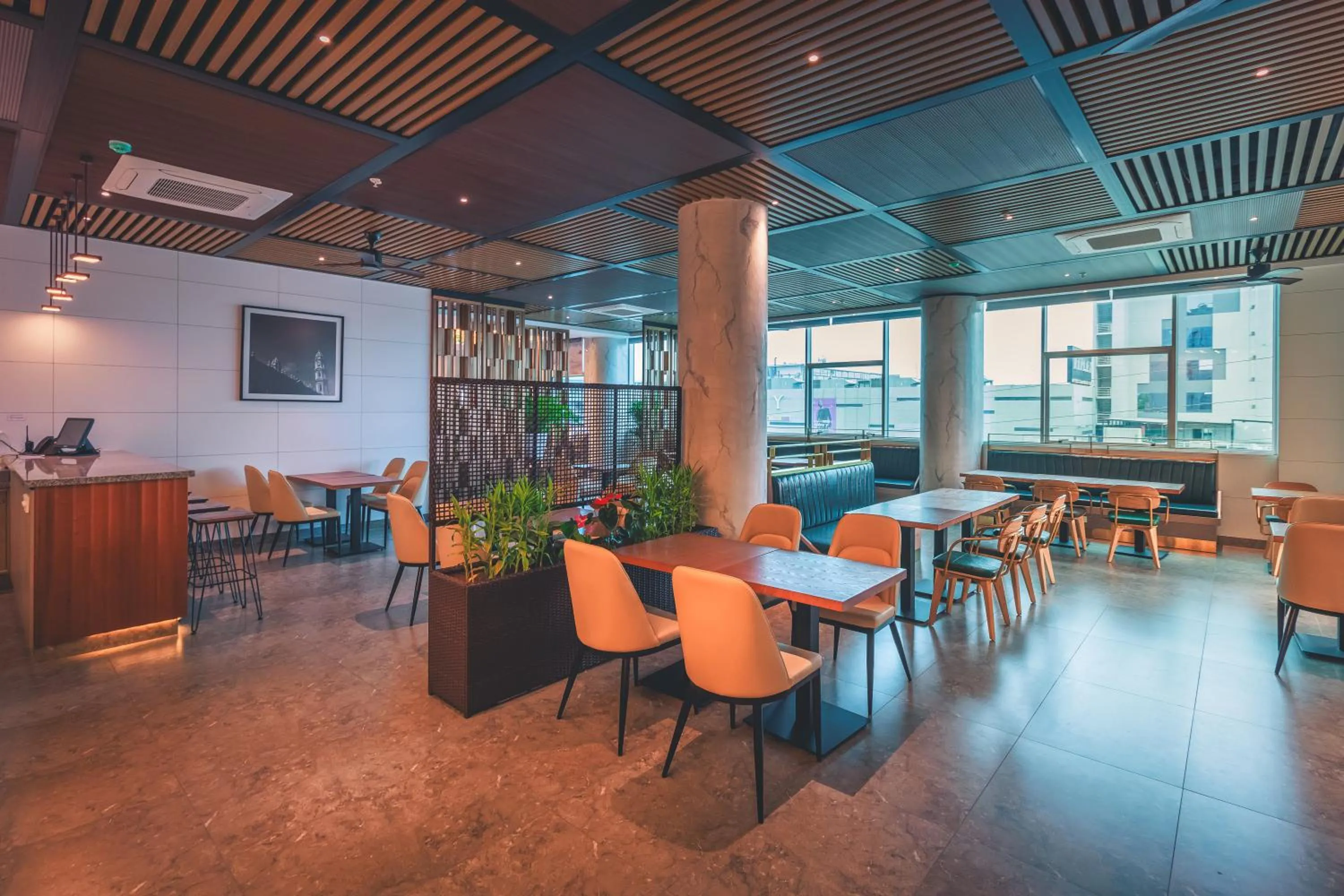 Restaurant/places to eat in Lyz Business Hotel Piura