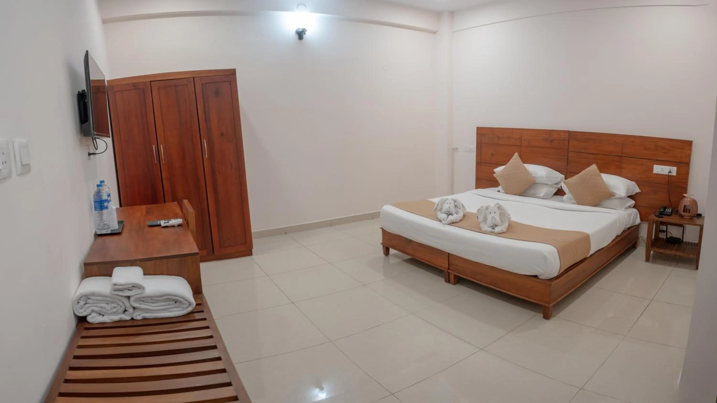 Bed in Daffodils Luxury Airport Suites