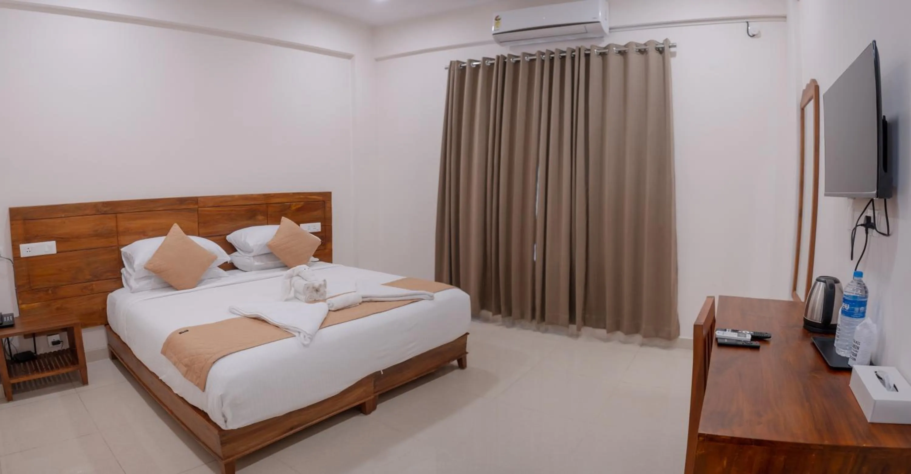 Bed in Daffodils Luxury Airport Suites