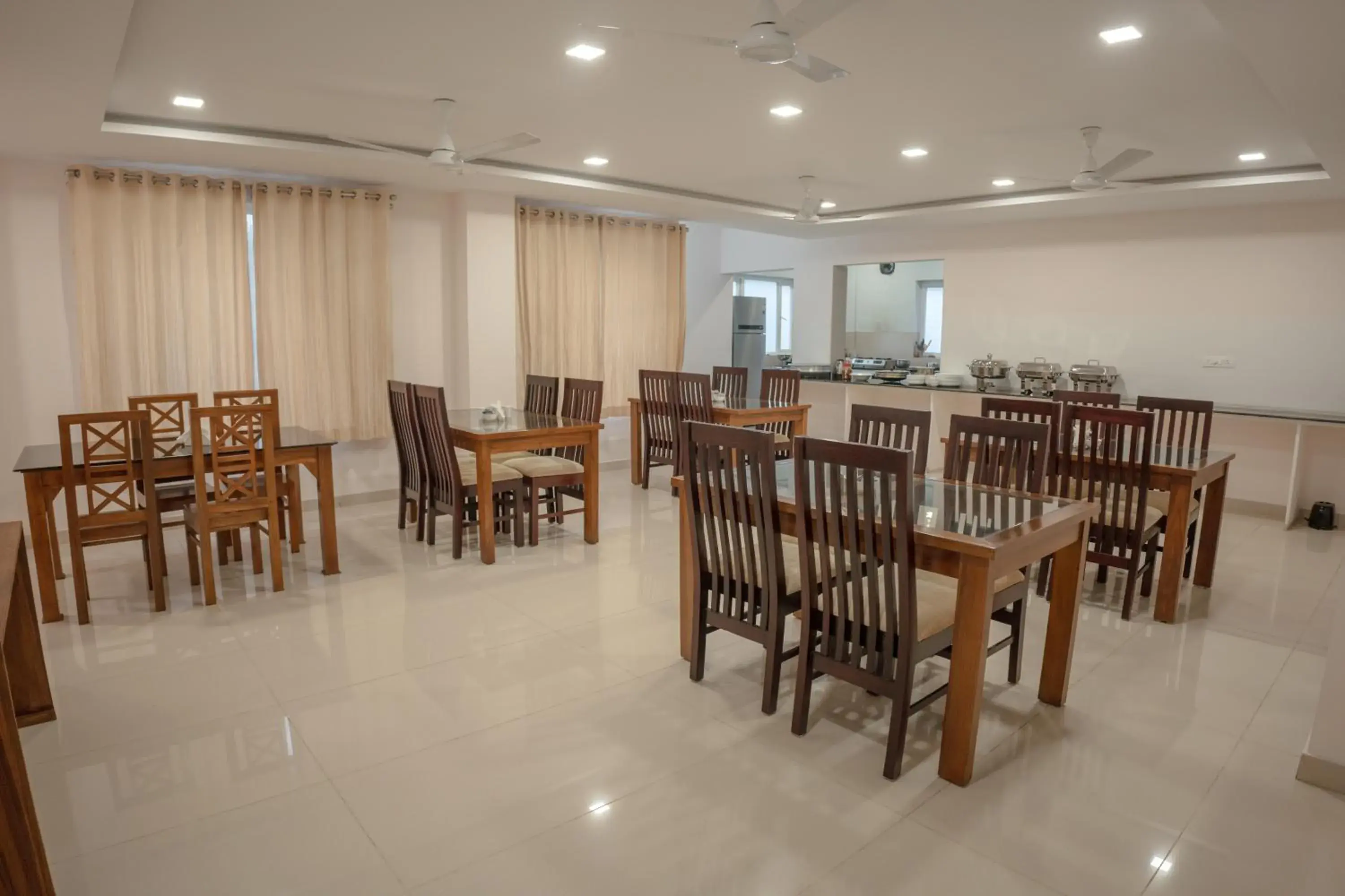 Restaurant/places to eat in Daffodils Luxury Airport Suites Restaurant/places to eat in Daffodils Luxury Airport Suites