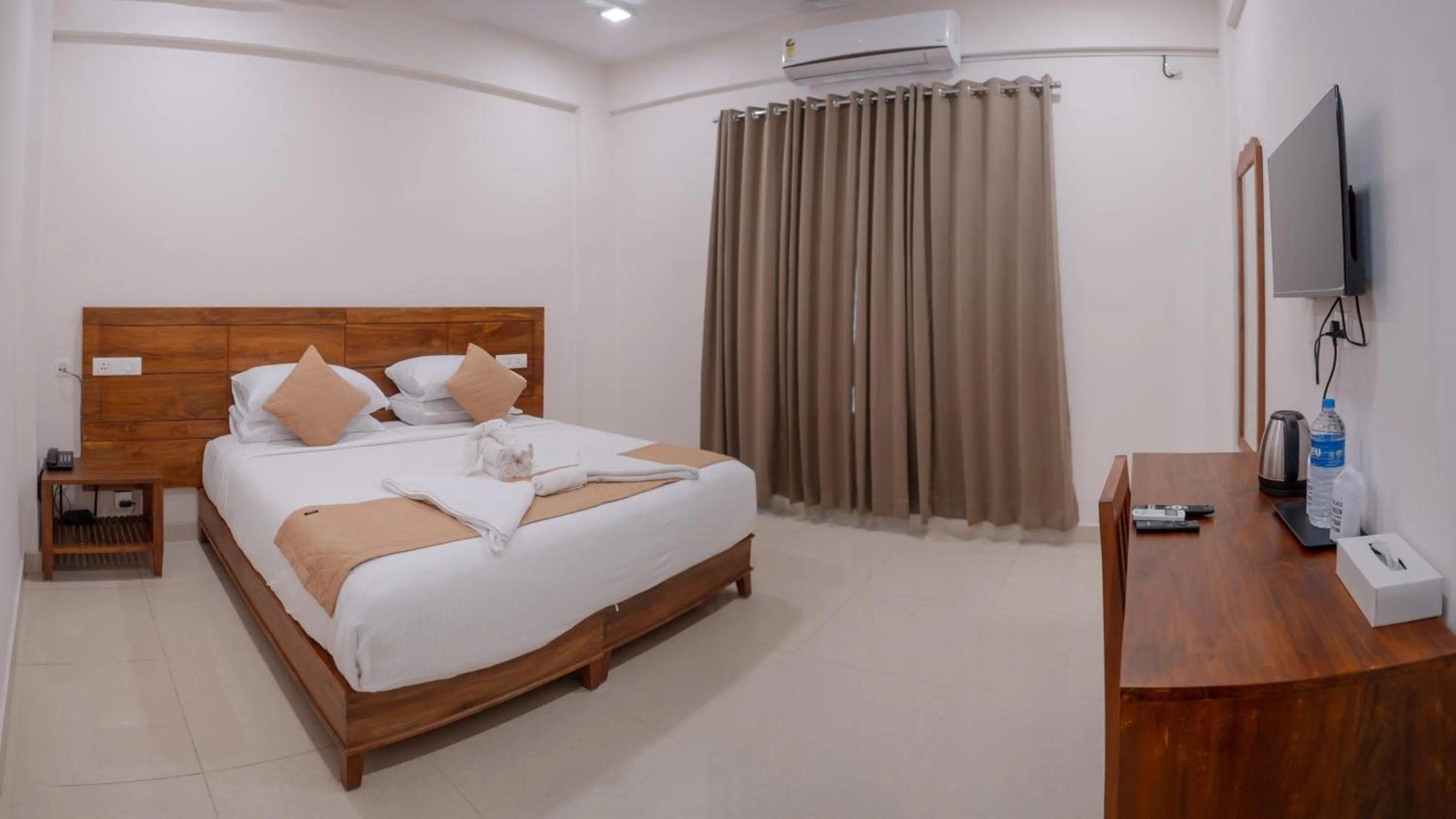 Bed in Daffodils Luxury Airport Suites