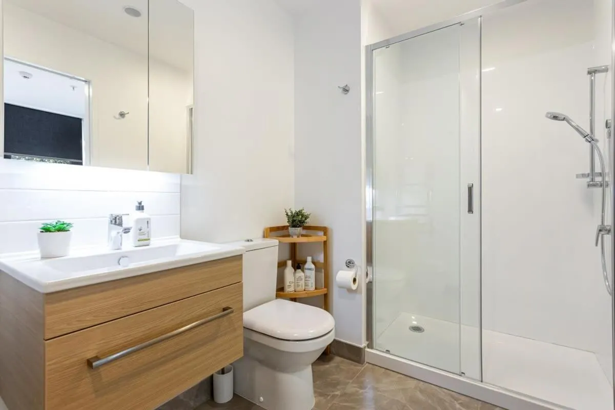 Auckland City Charm - 2BR Haven by Zodiak Stays
