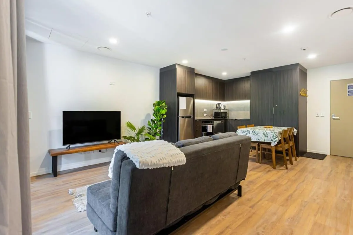 Auckland City Charm - 2BR Haven by Zodiak Stays