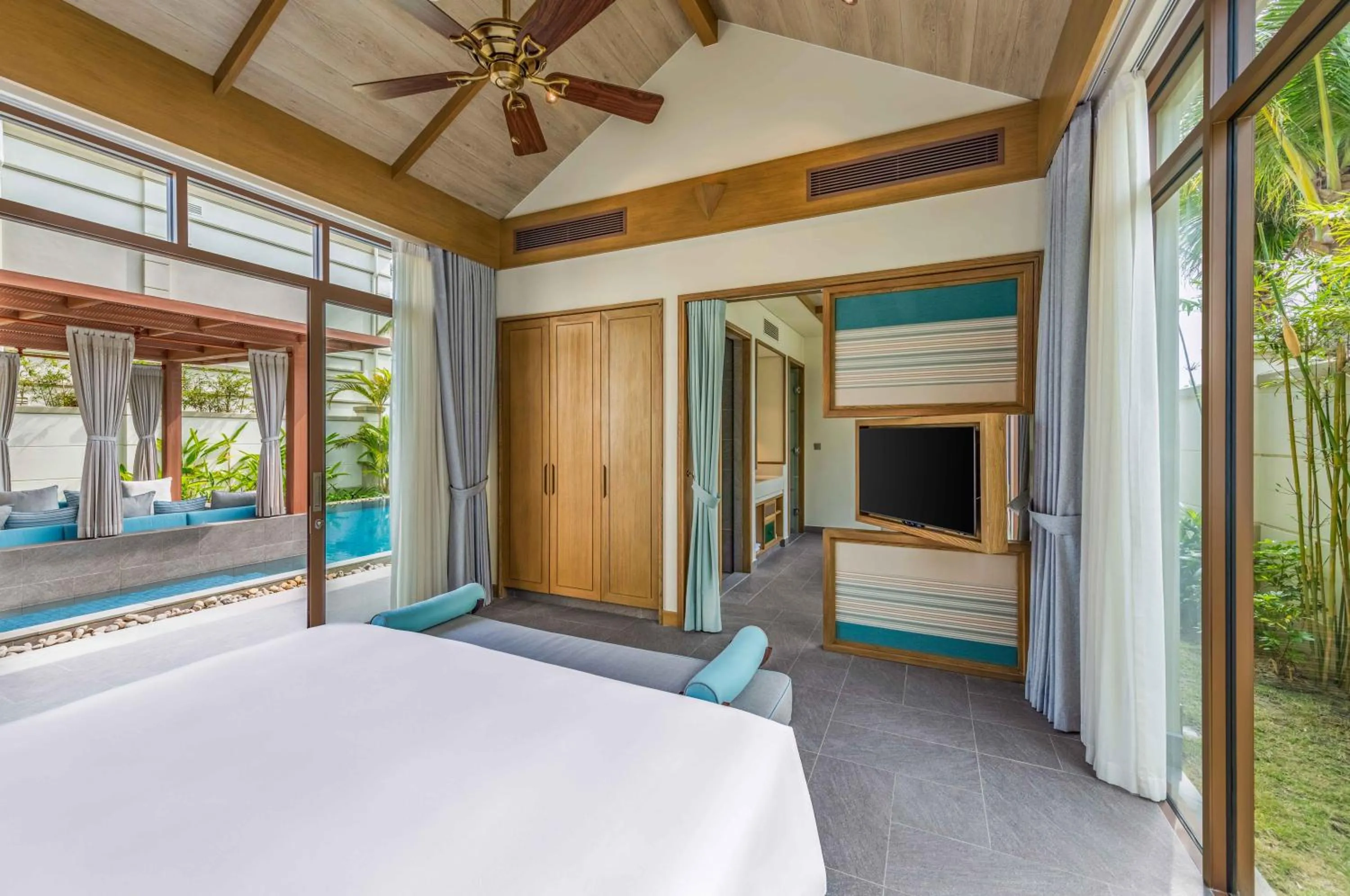 Bed in Fusion Resort and Villas Da Nang
