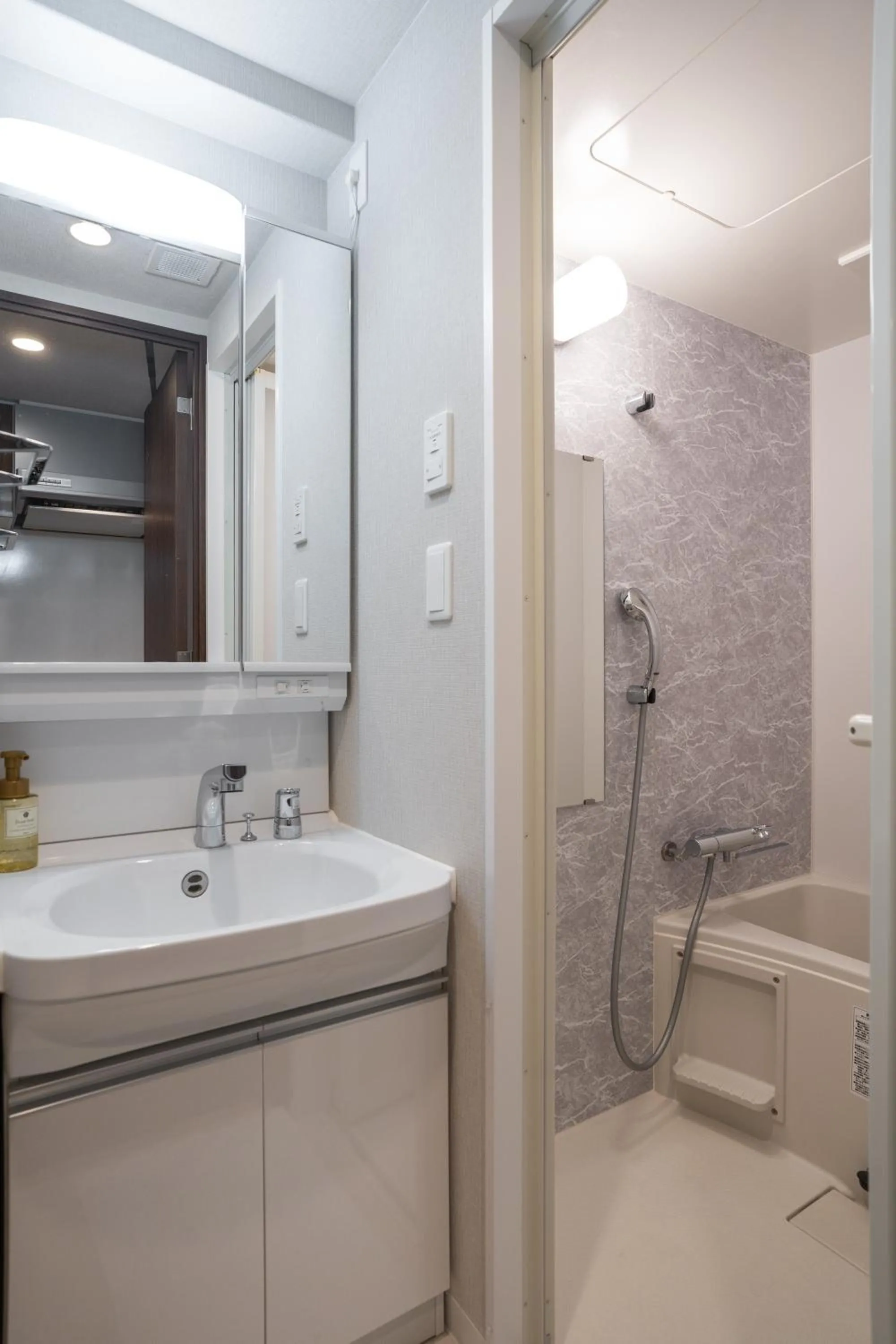 Shower in Apartment Hotel 11 Kuromon 2