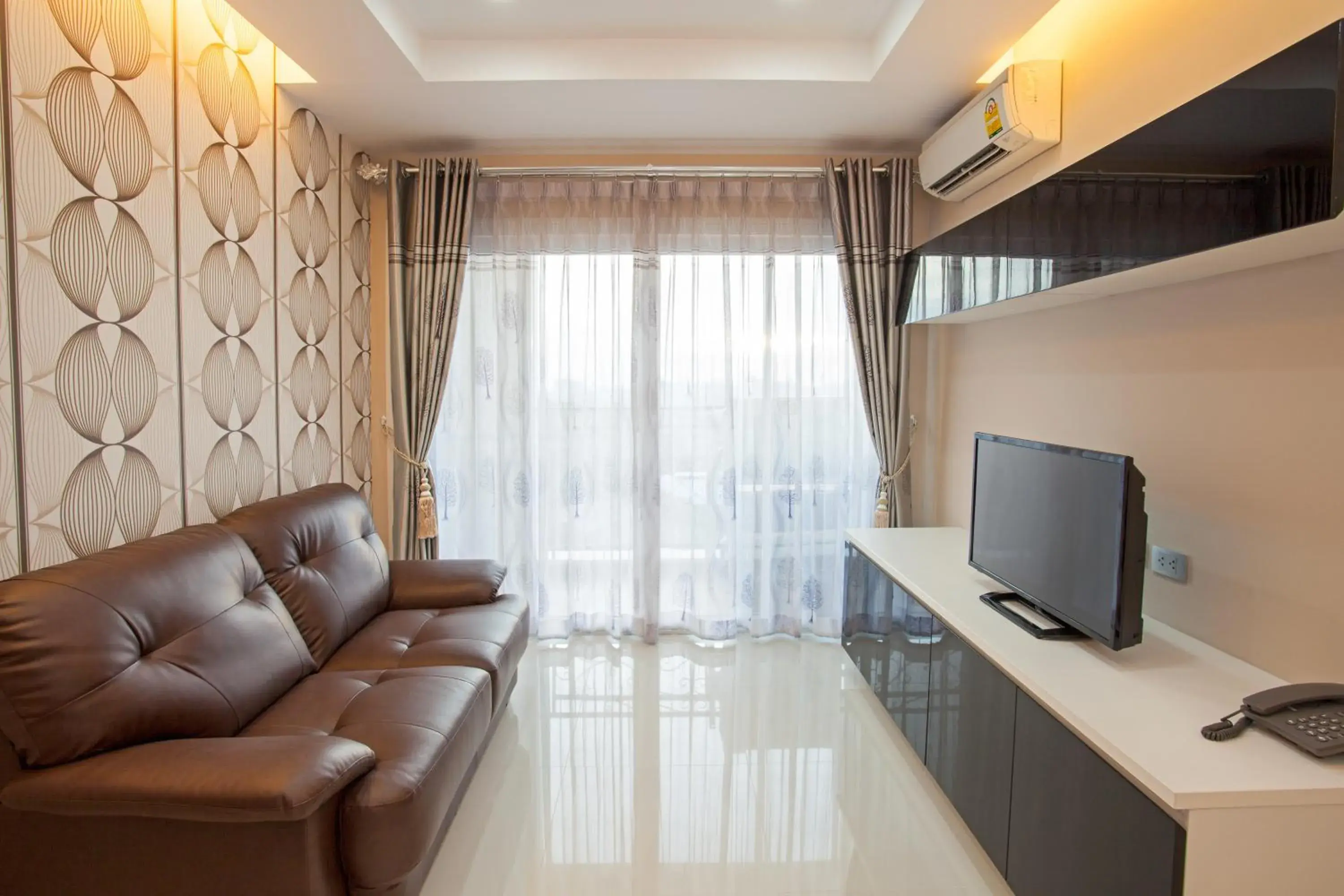 Communal lounge/ TV room, Seating Area in ROYAL GRAND PATTAYA