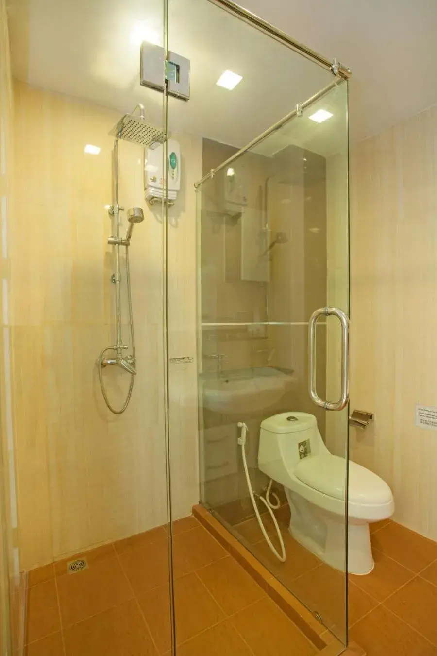 Shower, Bathroom in ROYAL GRAND PATTAYA