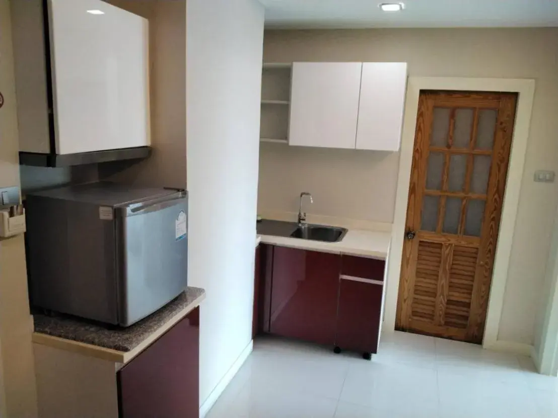 Kitchen or kitchenette, Kitchen/Kitchenette in ROYAL GRAND PATTAYA