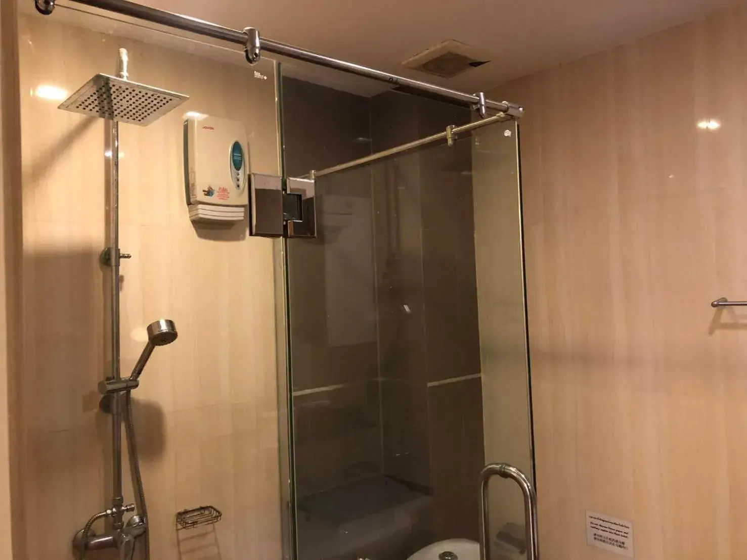 Shower, Bathroom in ROYAL GRAND PATTAYA