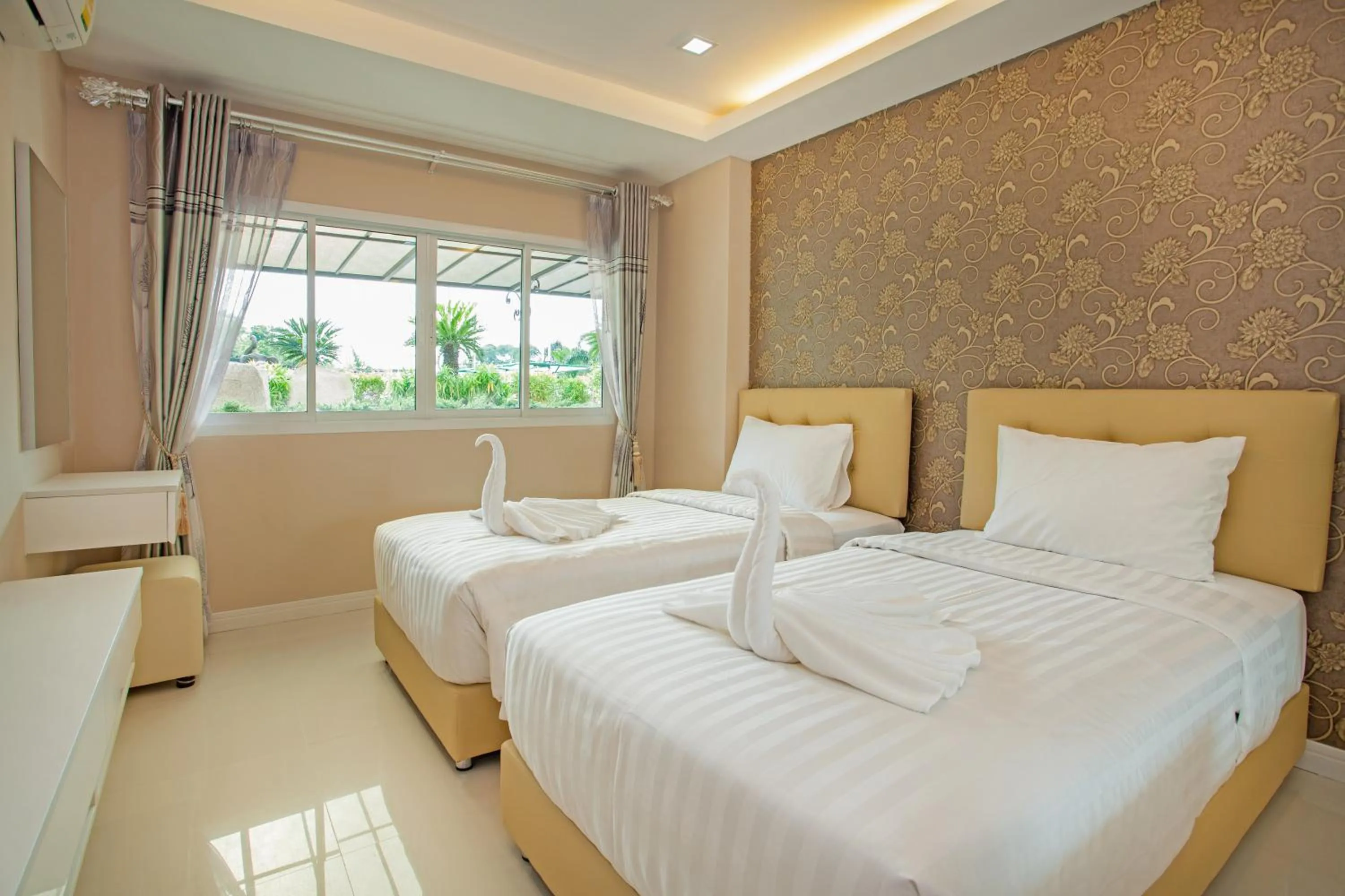 Bed in ROYAL GRAND PATTAYA