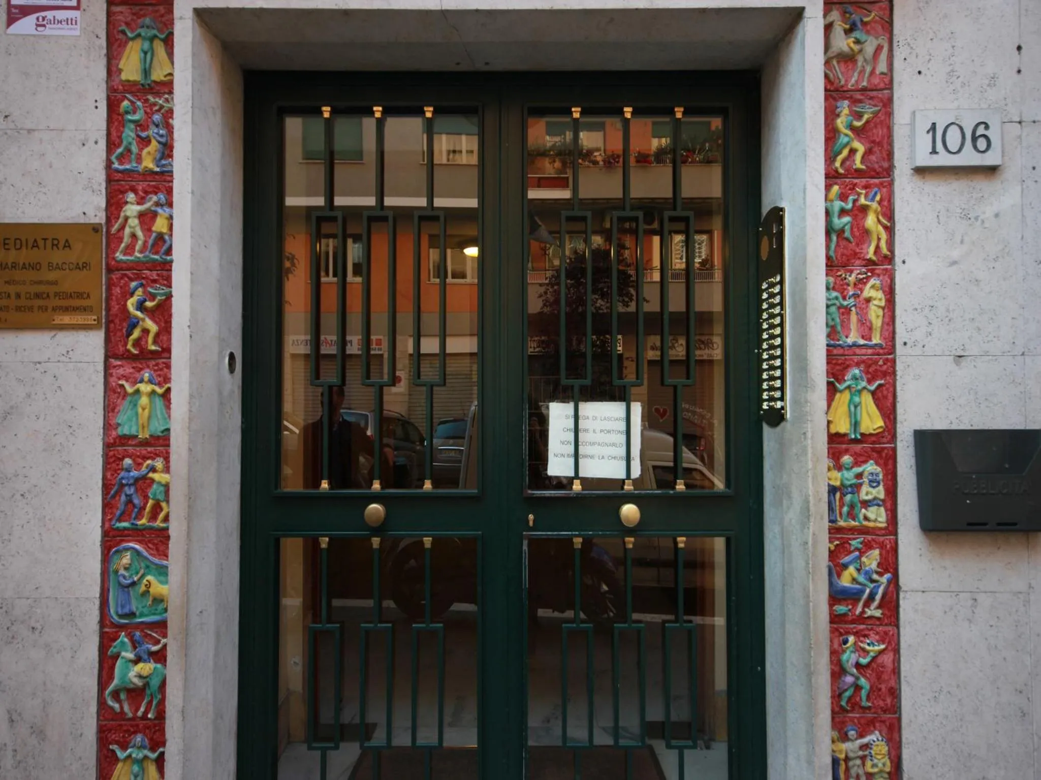 Facade/entrance in Le Piazze Di Roma