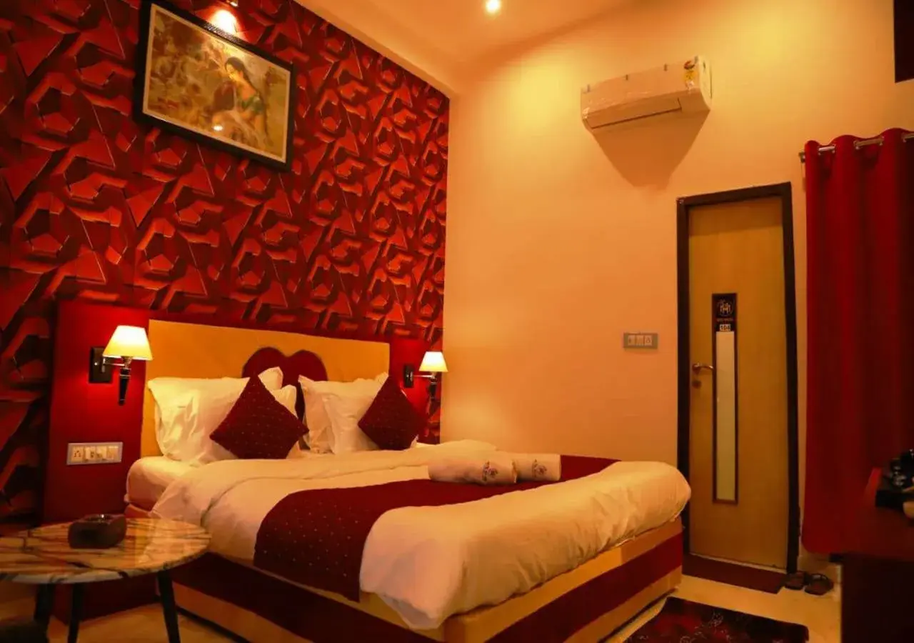 Bed in HOTEL MAYURA Bed in HOTEL MAYURA