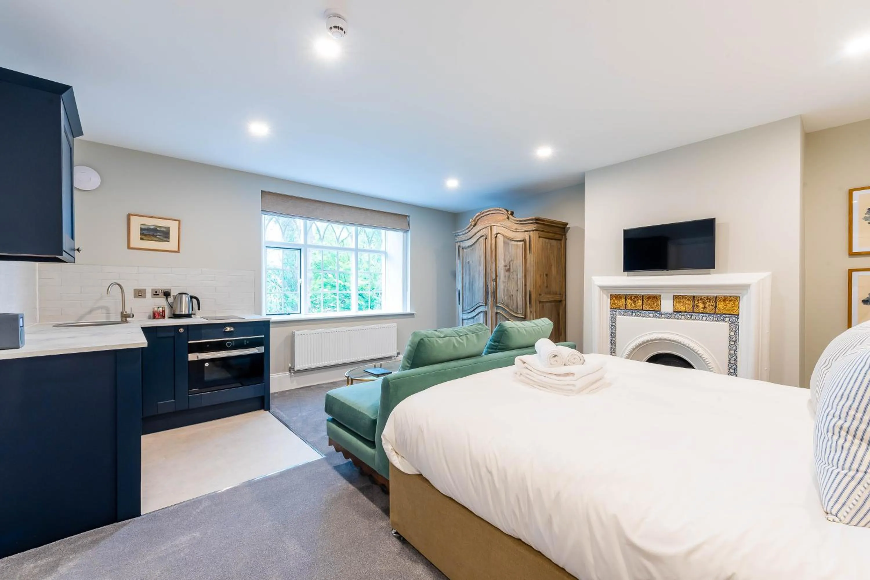 Photo of the whole room, Bed in Old Abbey House