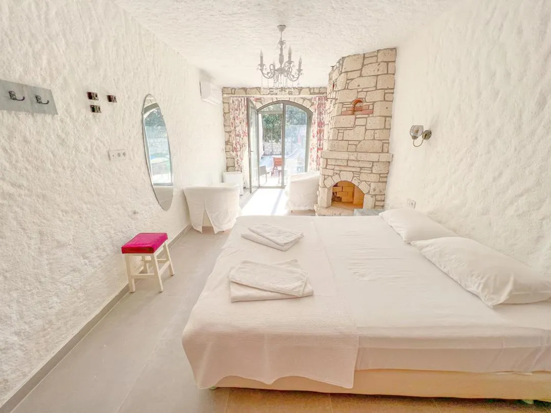 Bed in Gonulhan Hotel