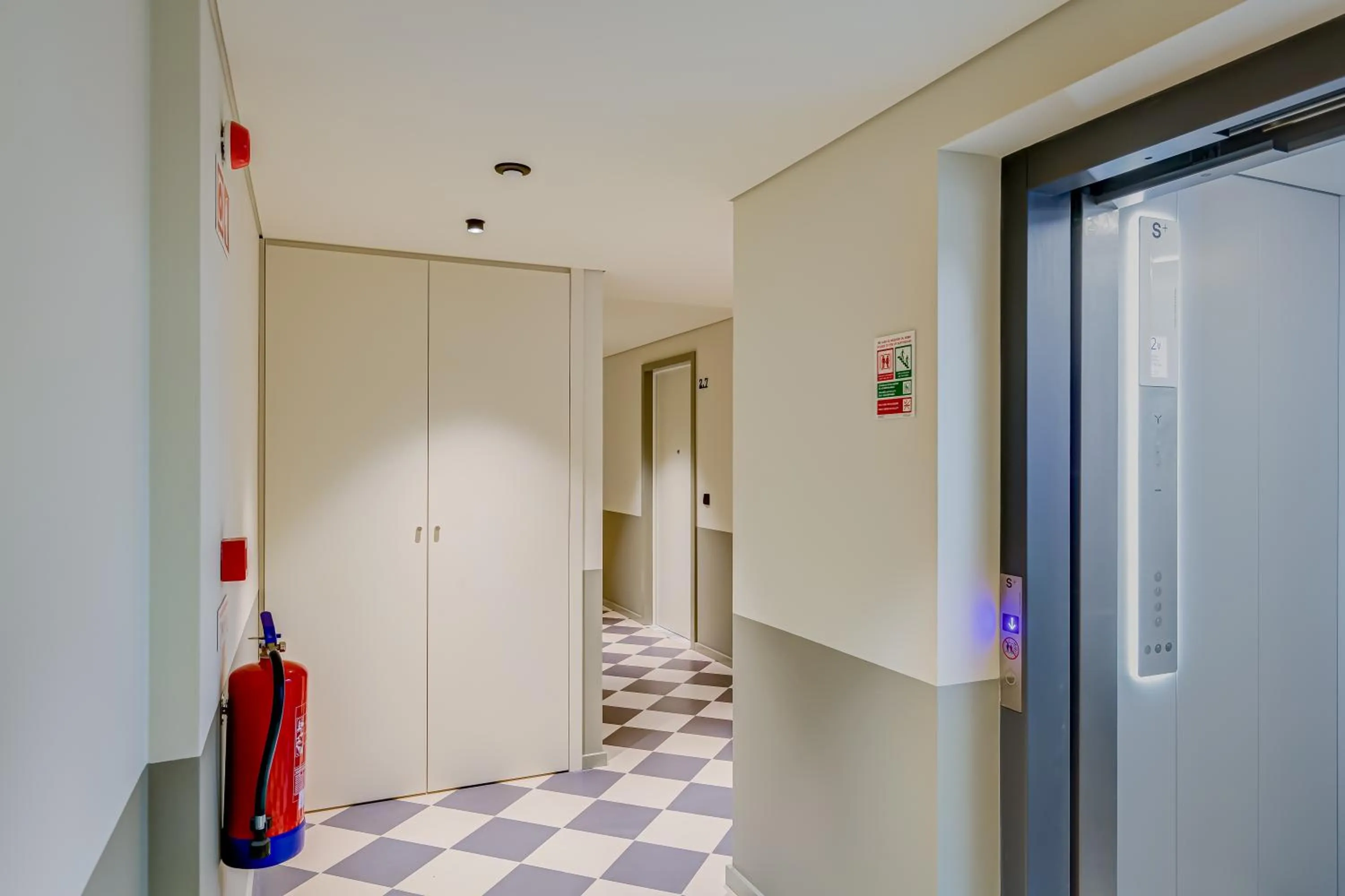 elevator in Blissful Suites Porto by gaiarooms