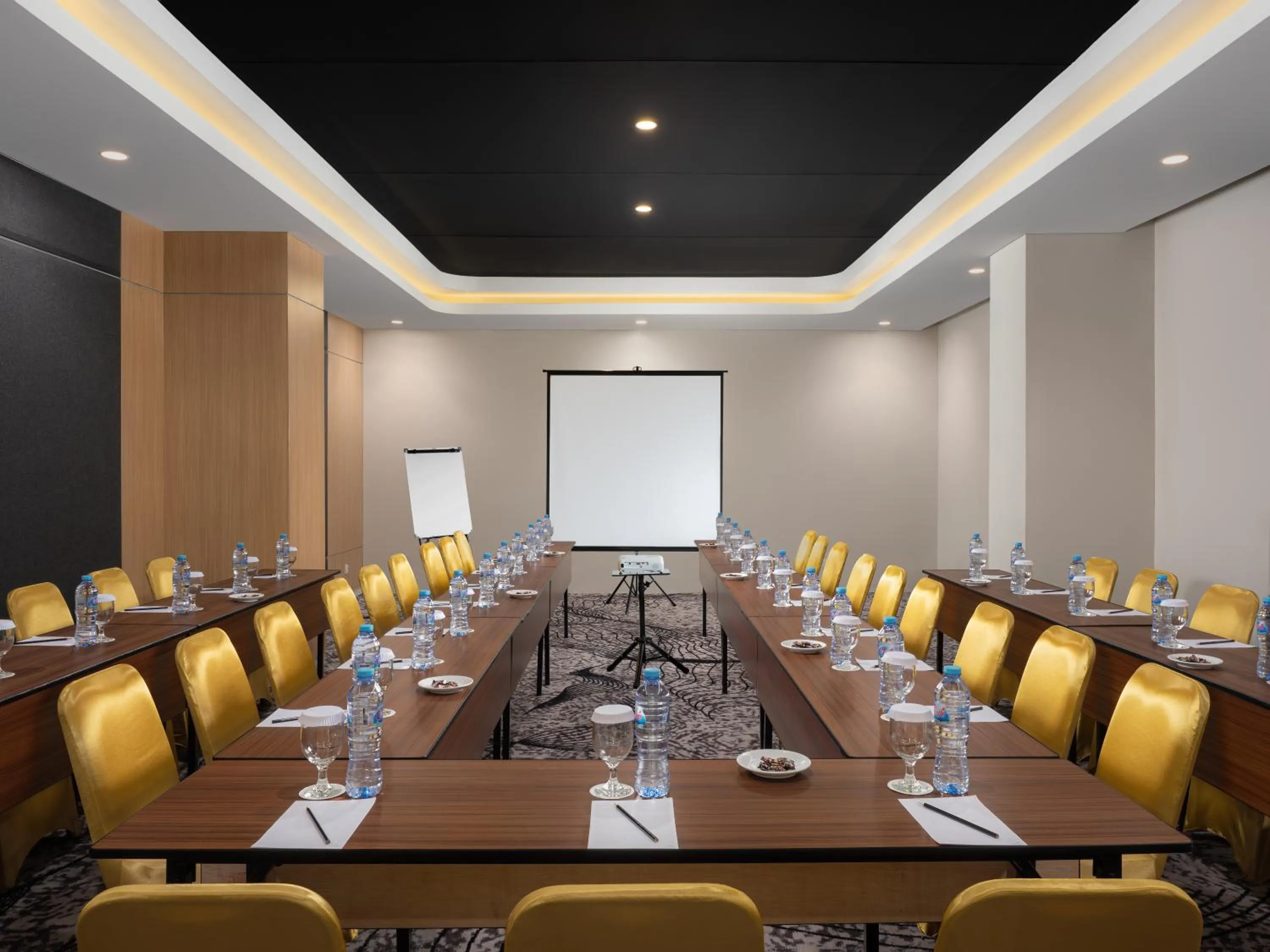 Meeting/conference room in Luminor Hotel Padjadjaran Bogor by WH