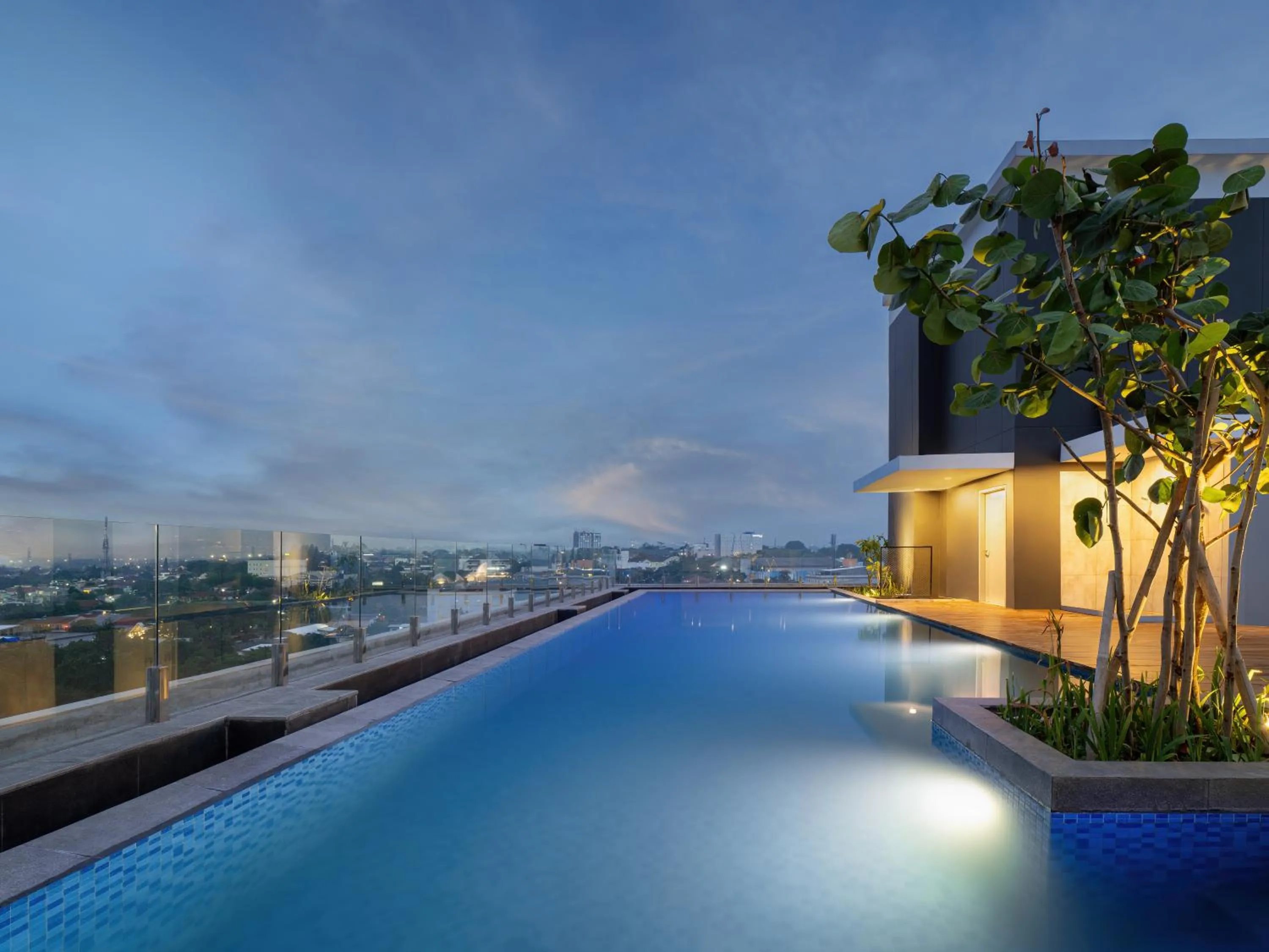 Swimming pool in Luminor Hotel Padjadjaran Bogor by WH