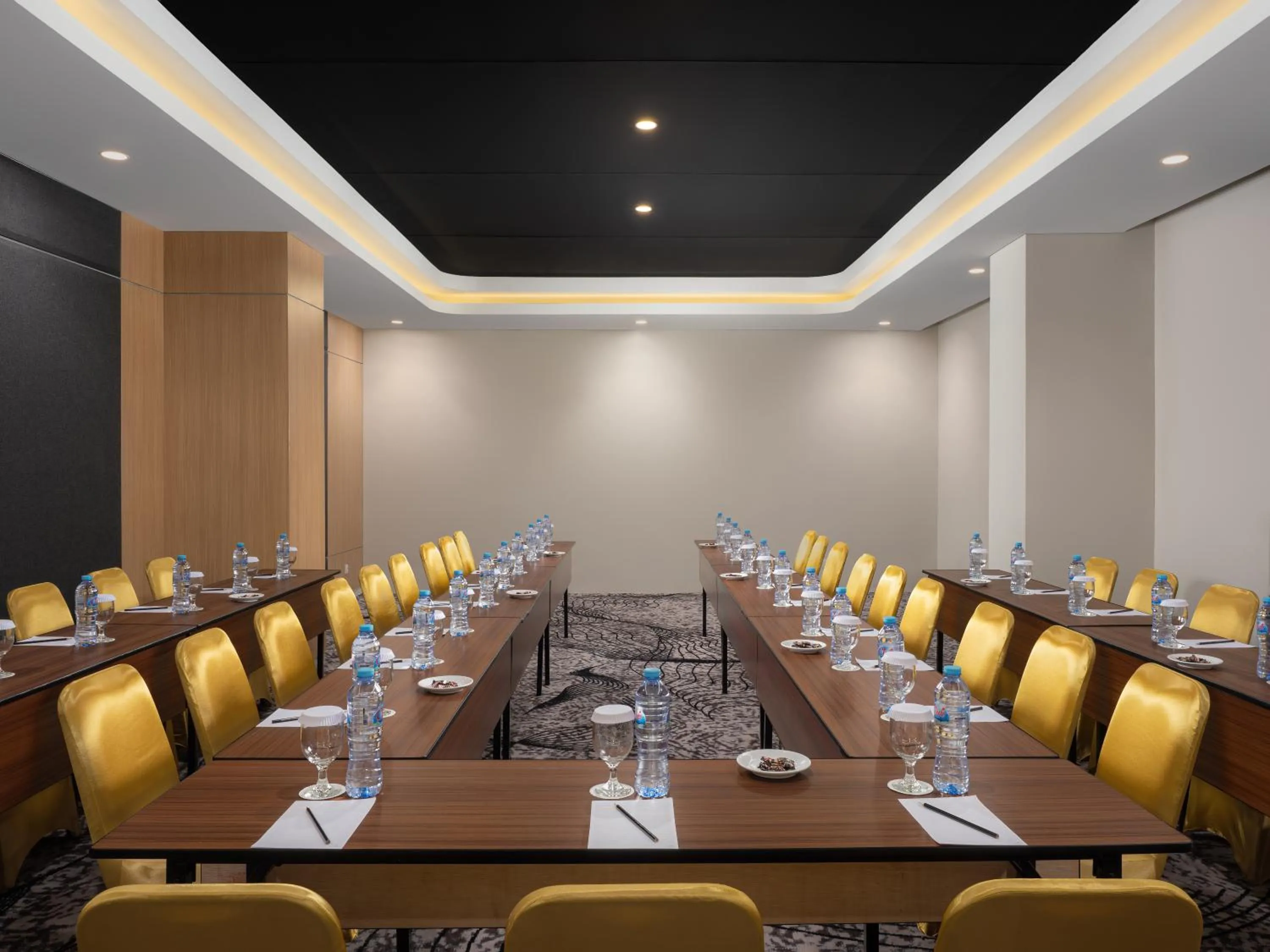 Meeting/conference room in Luminor Hotel Padjadjaran Bogor by WH