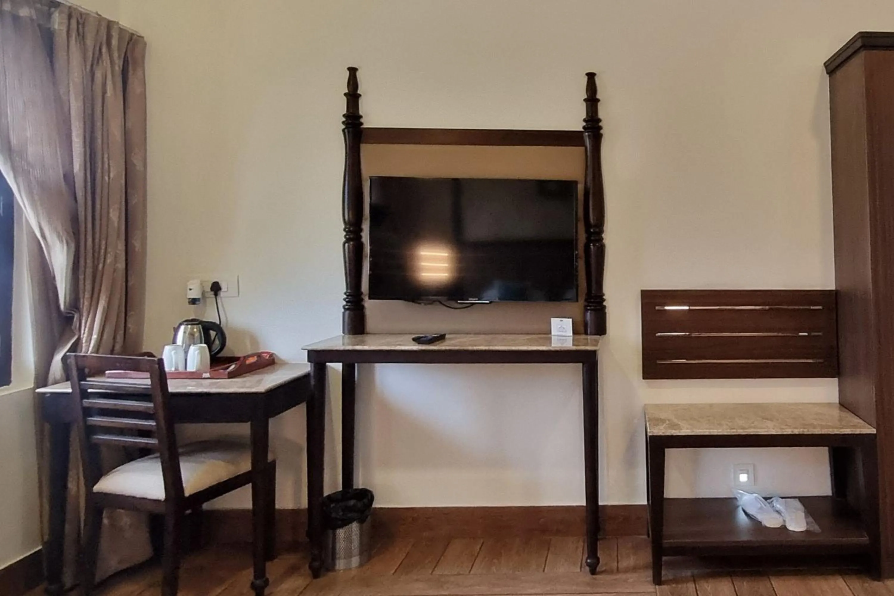 TV and multimedia in Labh Garh Palace Resort & Spa