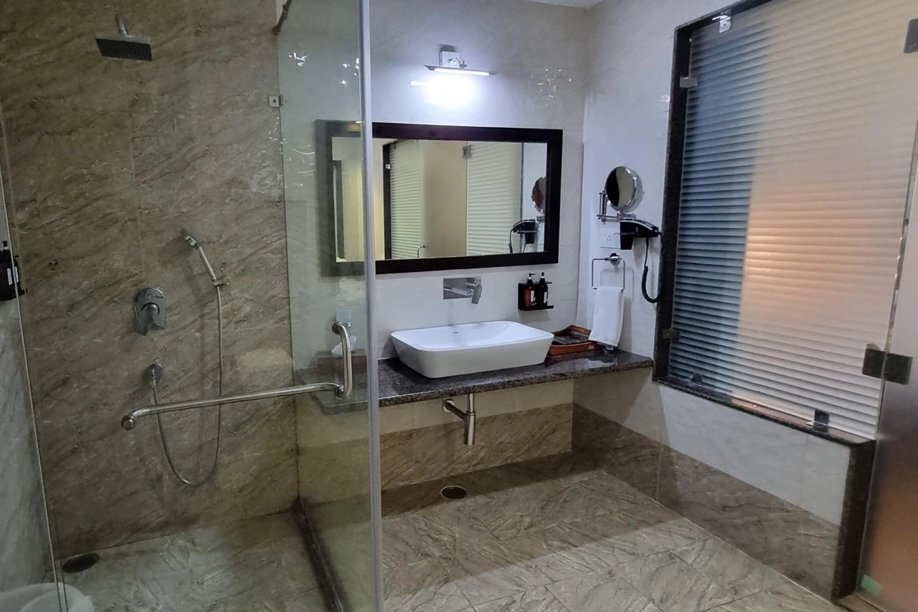 Shower in Labh Garh Palace Resort & Spa