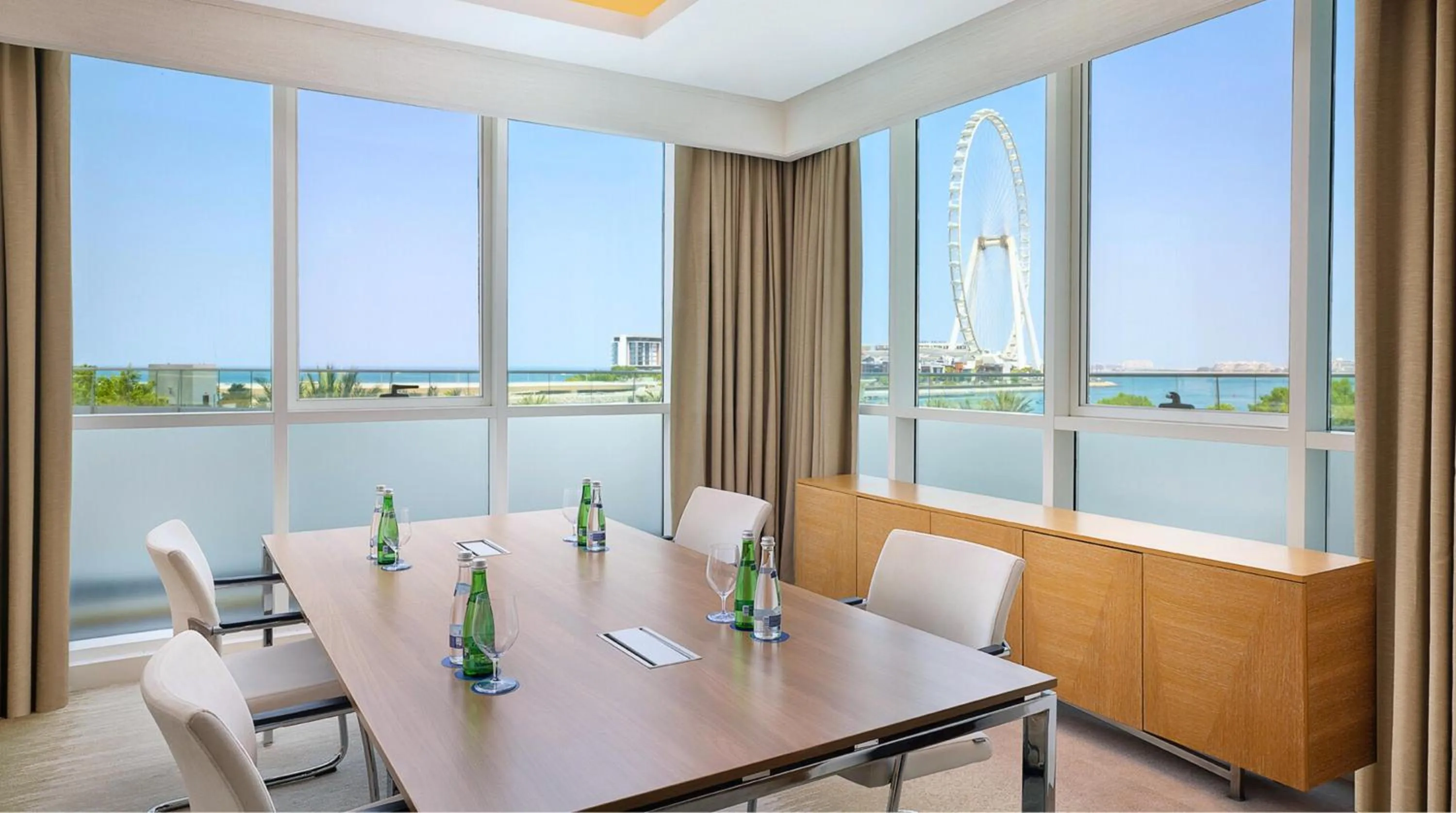 Dining area in DoubleTree by Hilton Dubai Jumeirah Beach