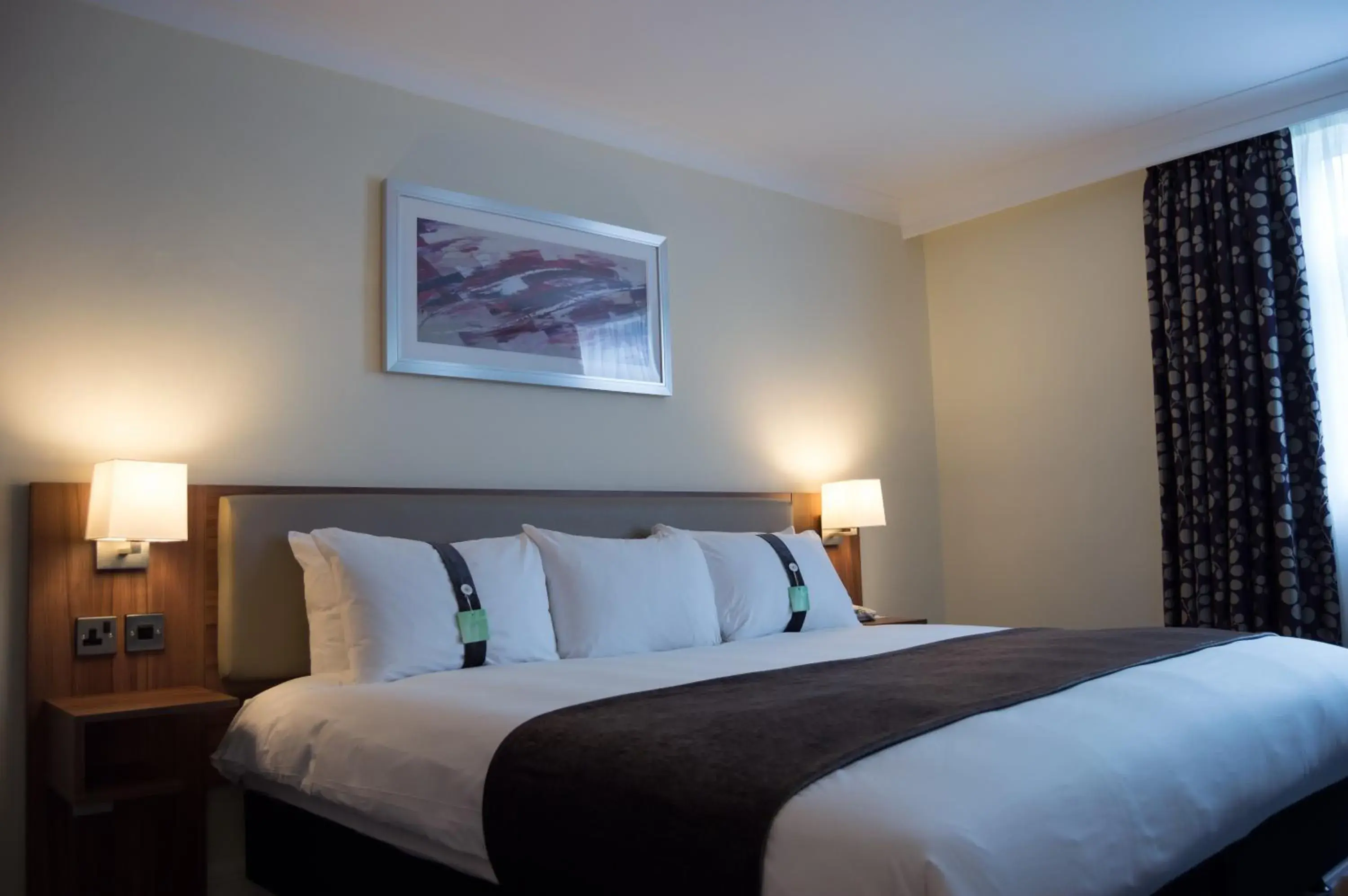 Bed in Holiday Inn Leeds Garforth by IHG Bed in Holiday Inn Leeds Garforth by IHG