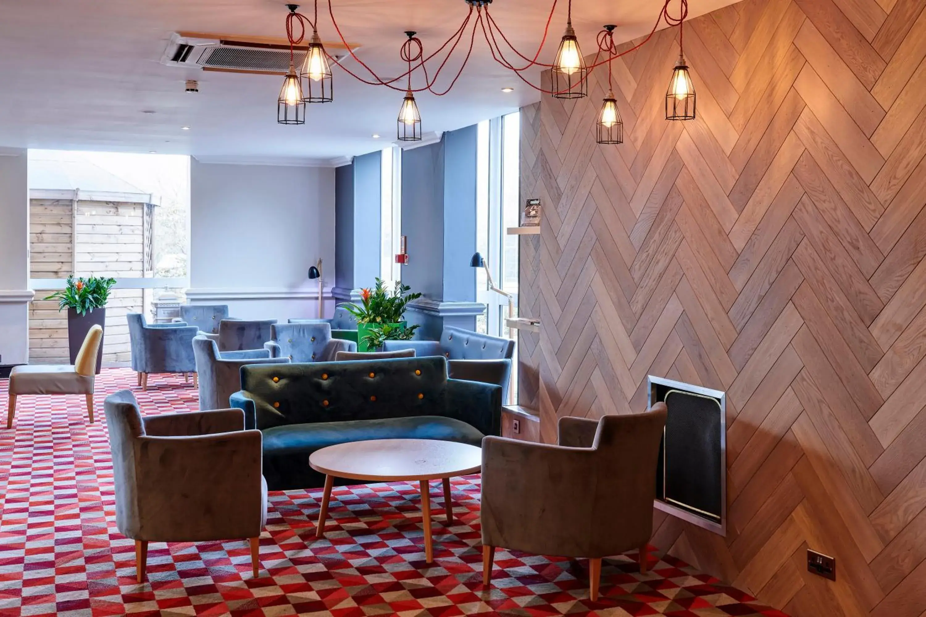 Lounge or bar in Holiday Inn Leeds Garforth by IHG Lounge or bar in Holiday Inn Leeds Garforth by IHG