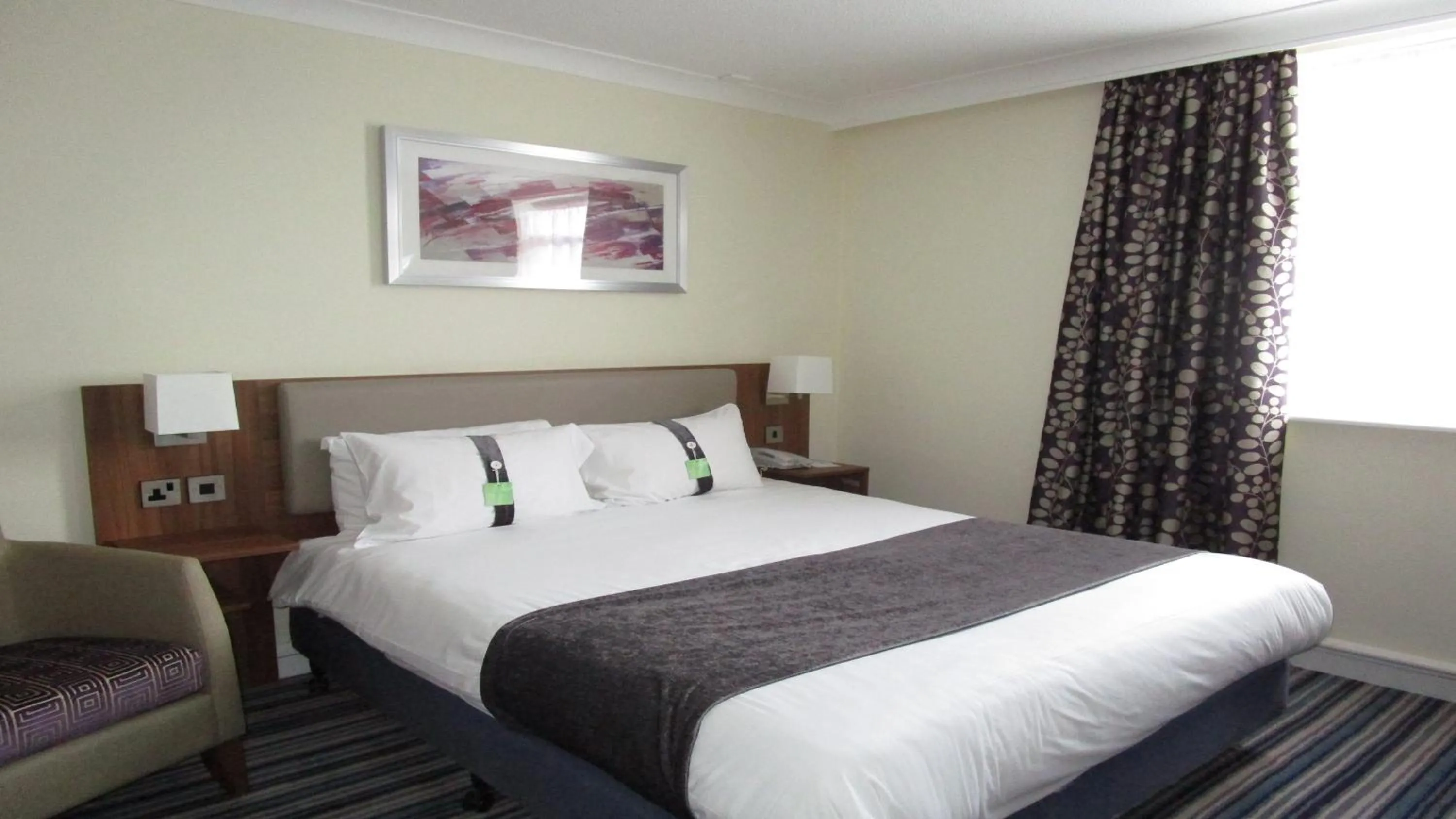 Photo of the whole room, Bed in Holiday Inn Leeds Garforth by IHG